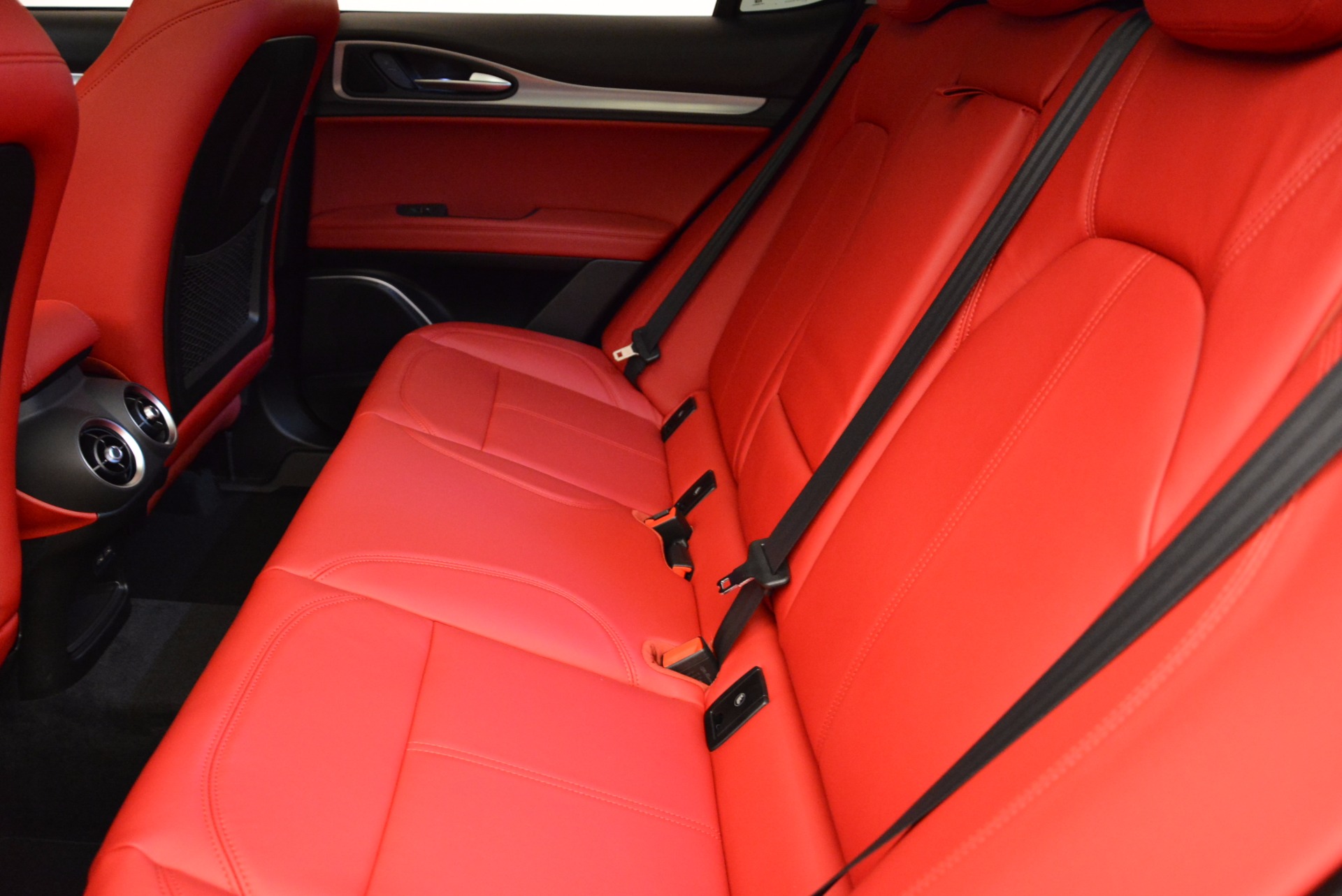 New-2018-Alfa-Romeo-Stelvio-Sport-Q4