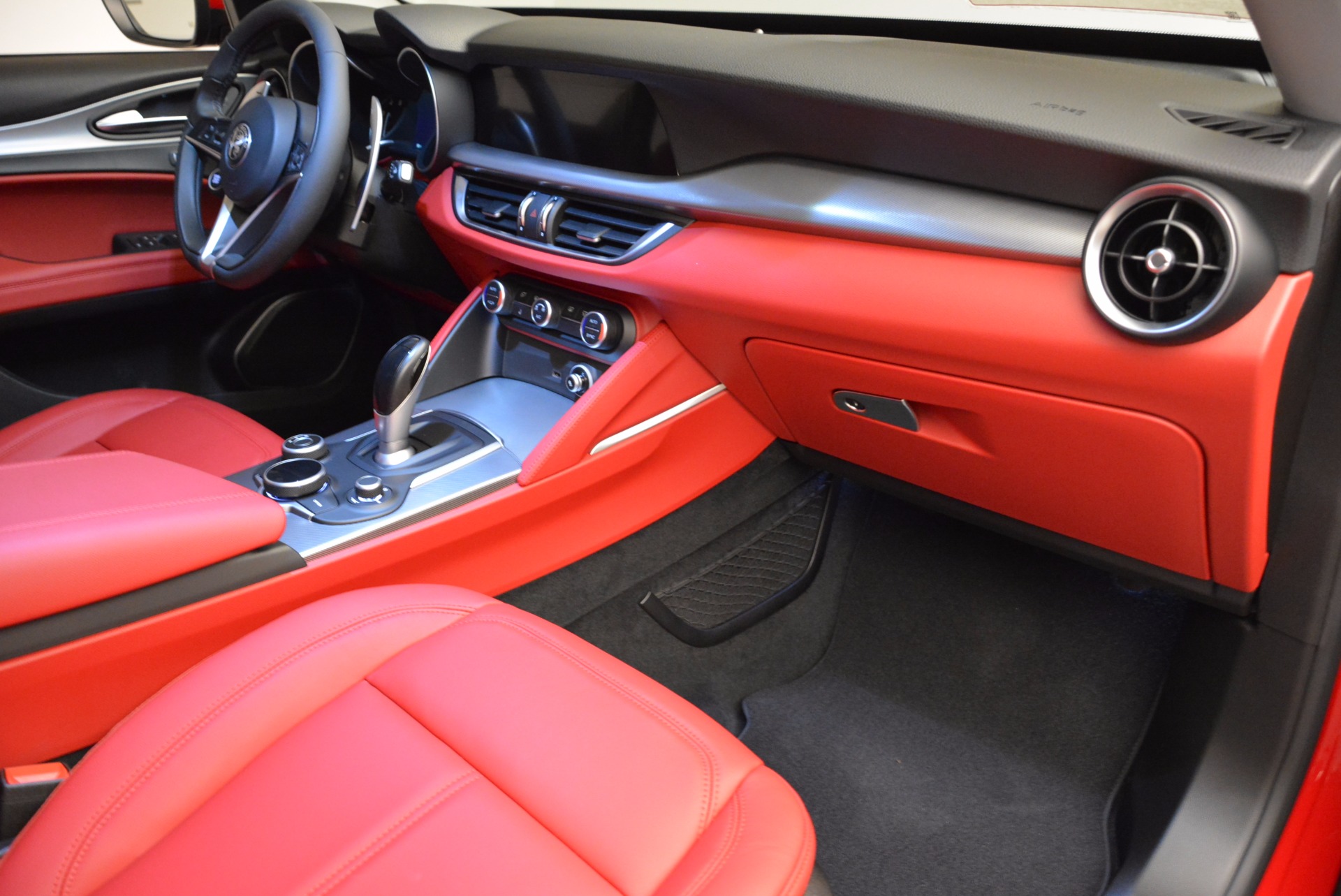 New-2018-Alfa-Romeo-Stelvio-Sport-Q4