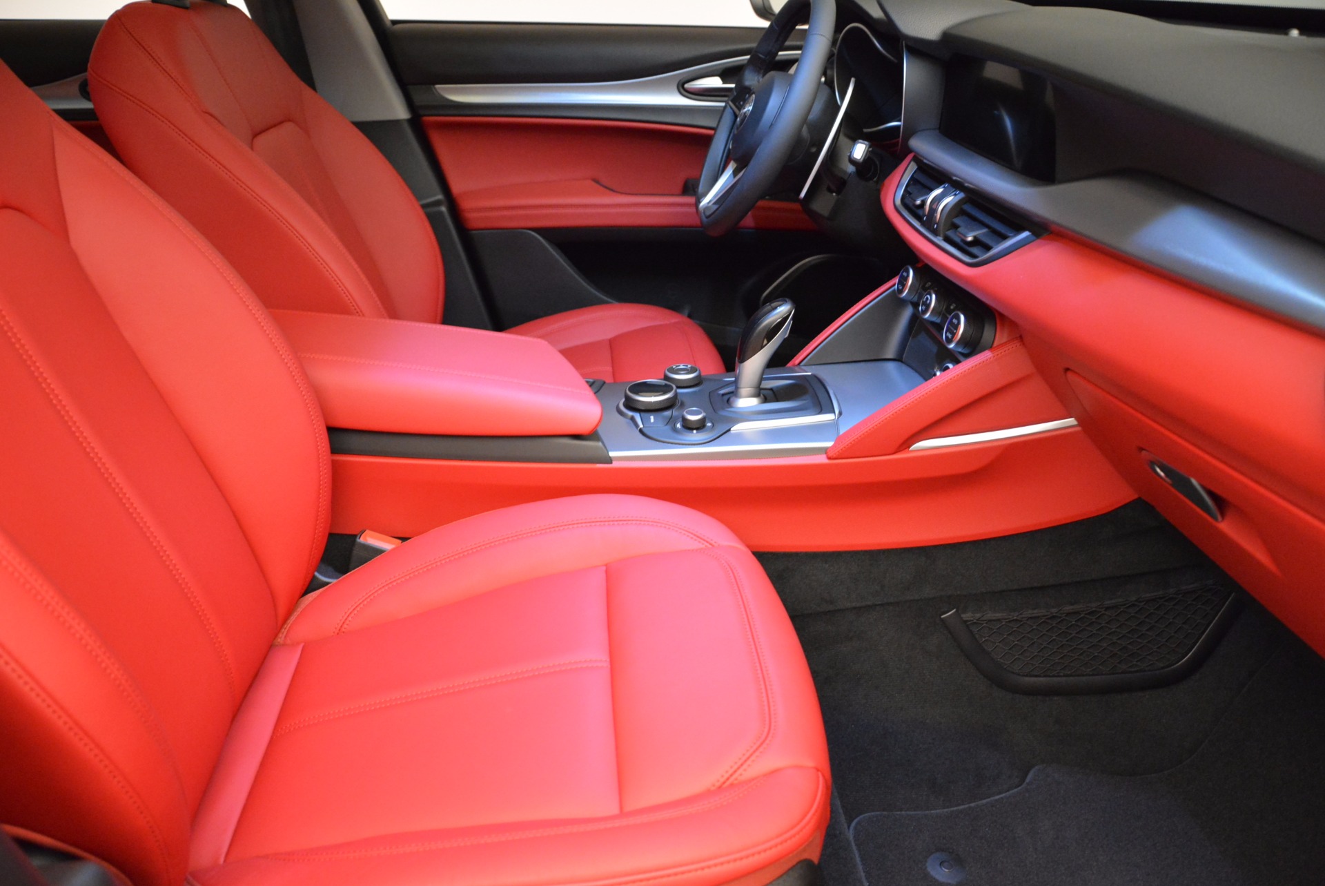 New-2018-Alfa-Romeo-Stelvio-Sport-Q4