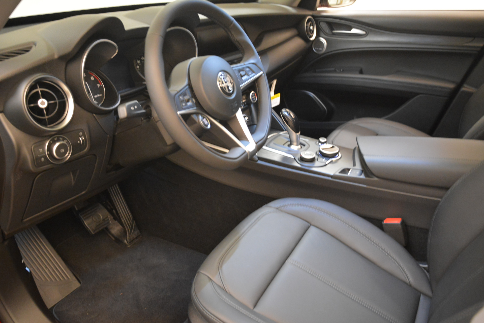 New-2018-Alfa-Romeo-Stelvio-Q4