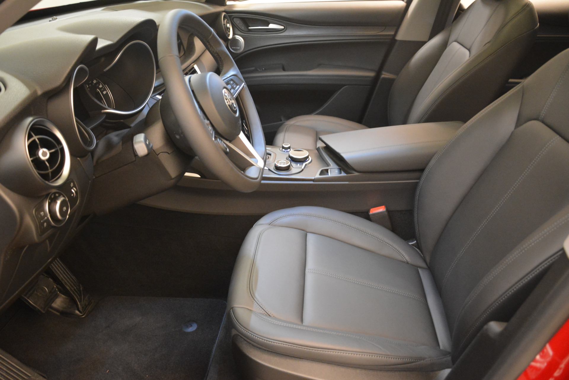 New-2018-Alfa-Romeo-Stelvio-Q4