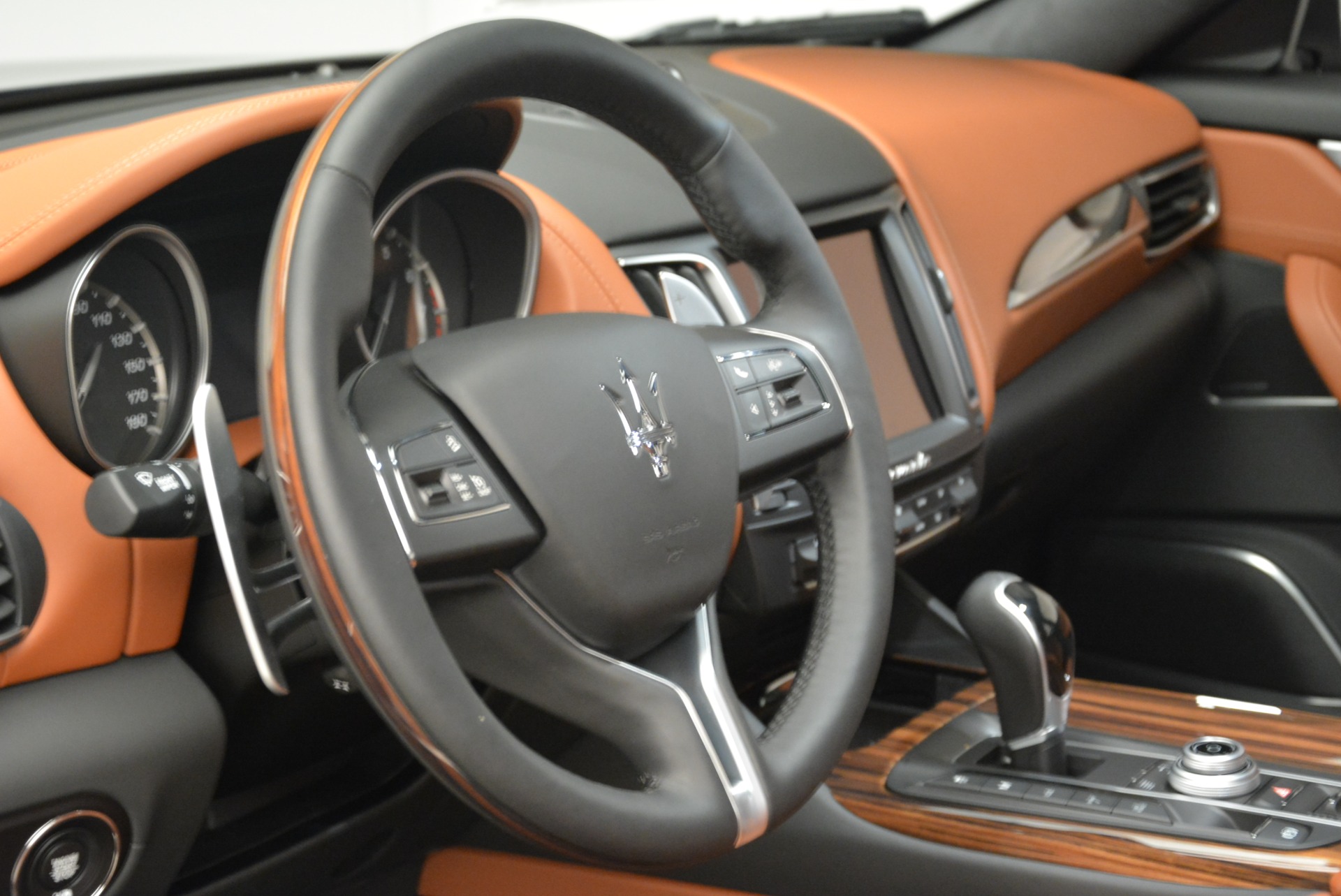 New-2018-Maserati-Levante-Q4-GranLusso