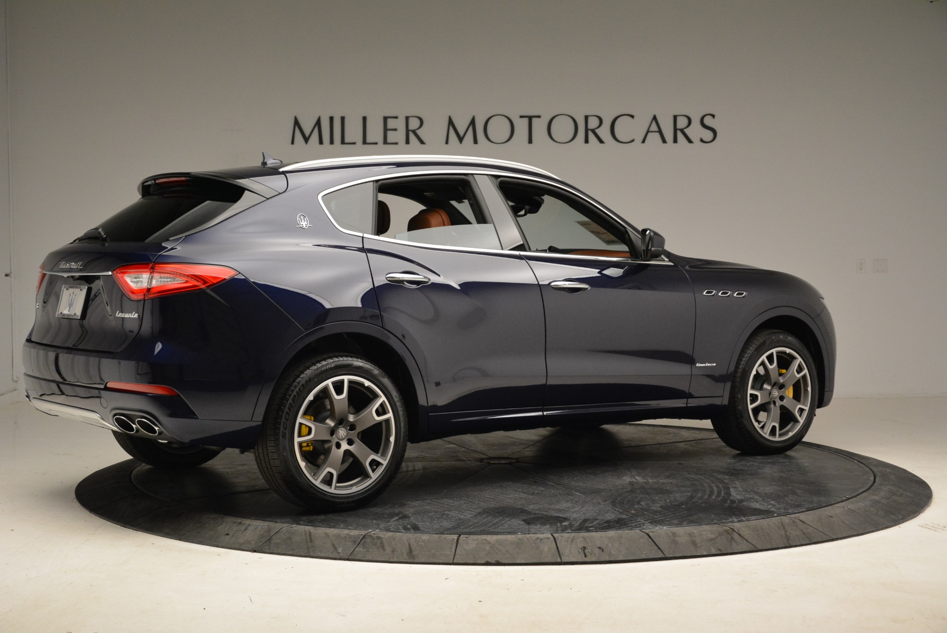 New-2018-Maserati-Levante-Q4-GranLusso