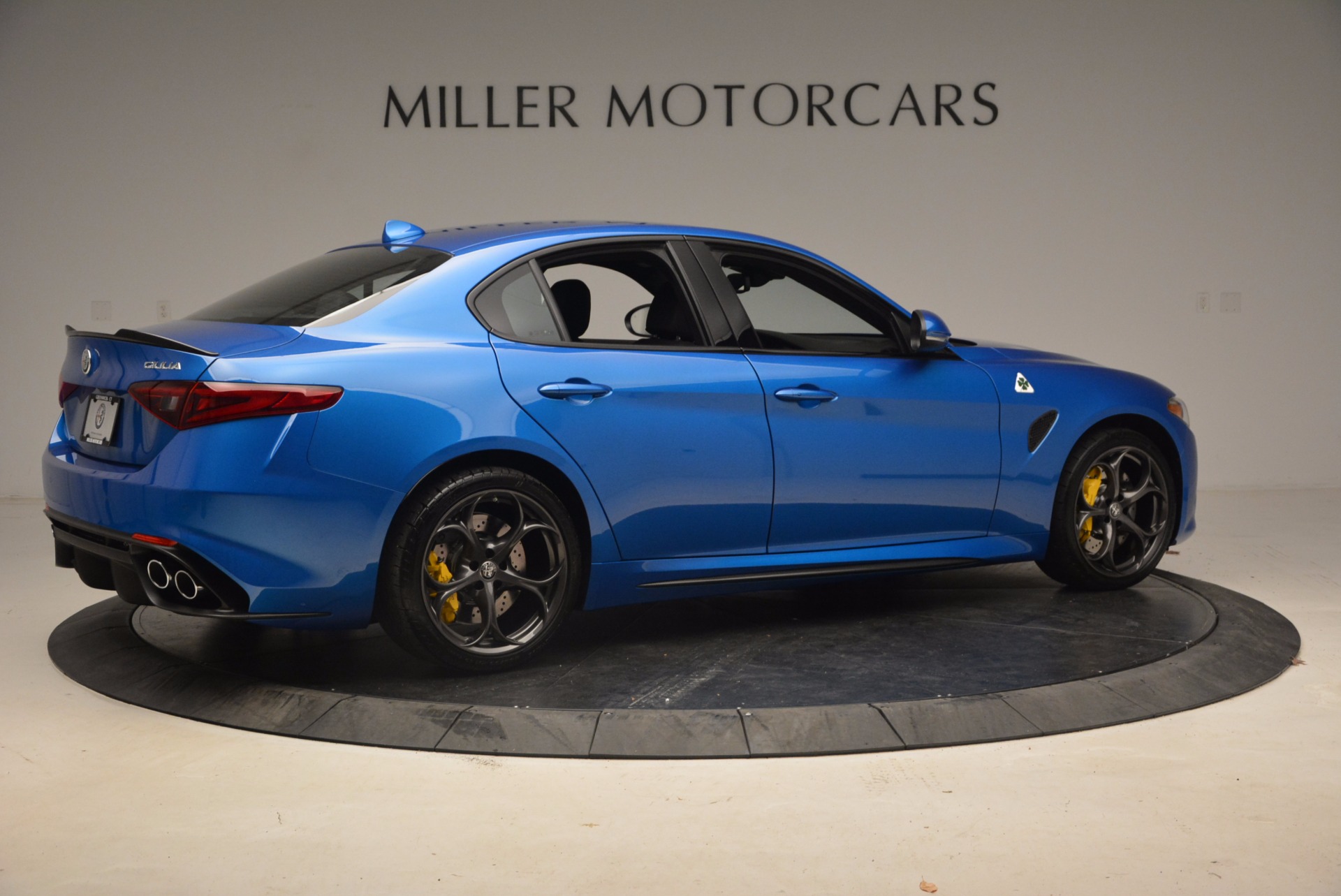 New-2018-Alfa-Romeo-Giulia-Quadrifoglio