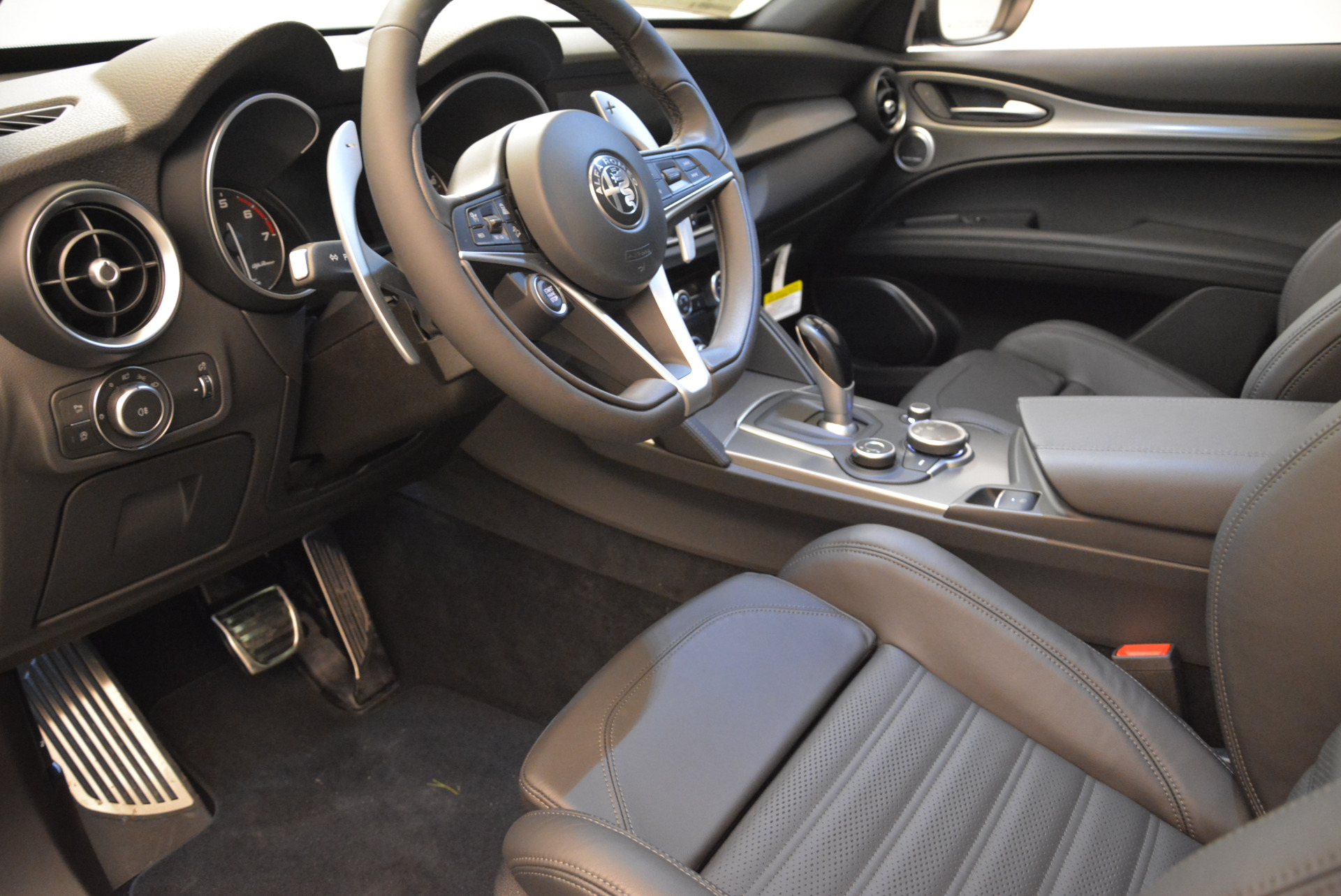 New-2018-Alfa-Romeo-Stelvio-Ti-Sport-Q4