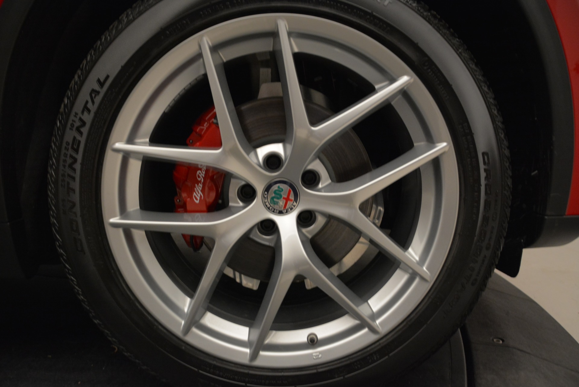 New-2018-Alfa-Romeo-Stelvio-Sport-Q4