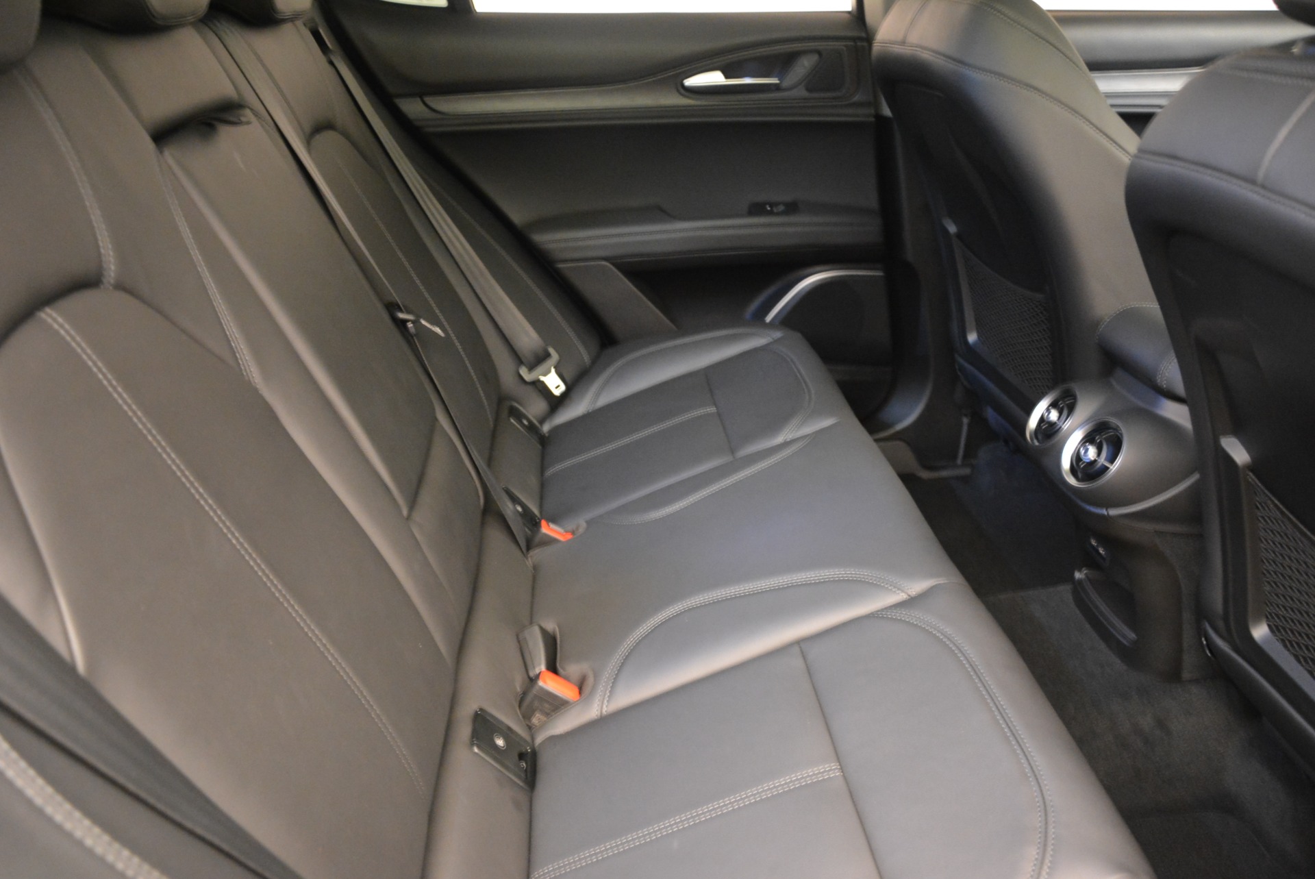 New-2018-Alfa-Romeo-Stelvio-Sport-Q4