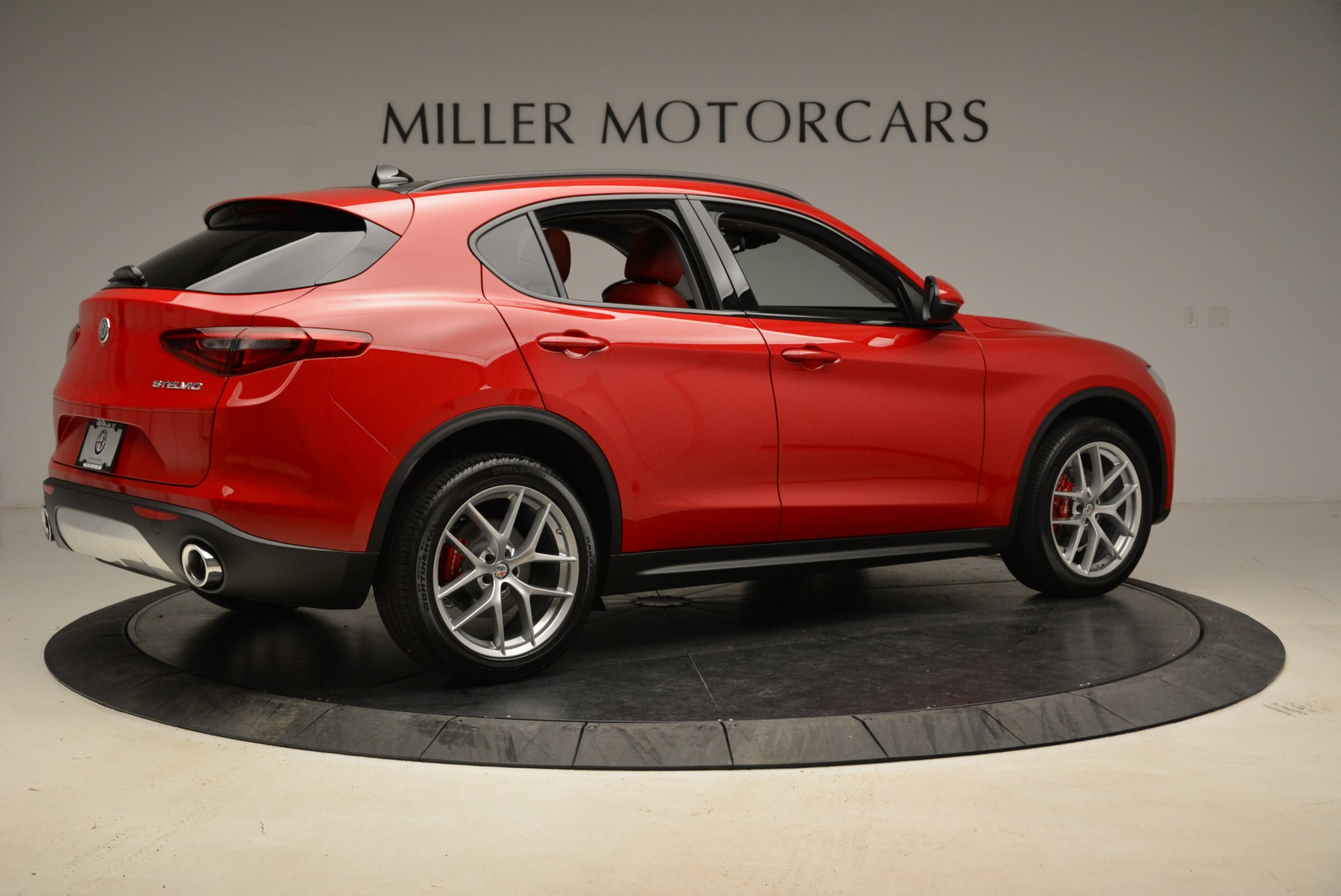 New-2018-Alfa-Romeo-Stelvio-Sport-Q4