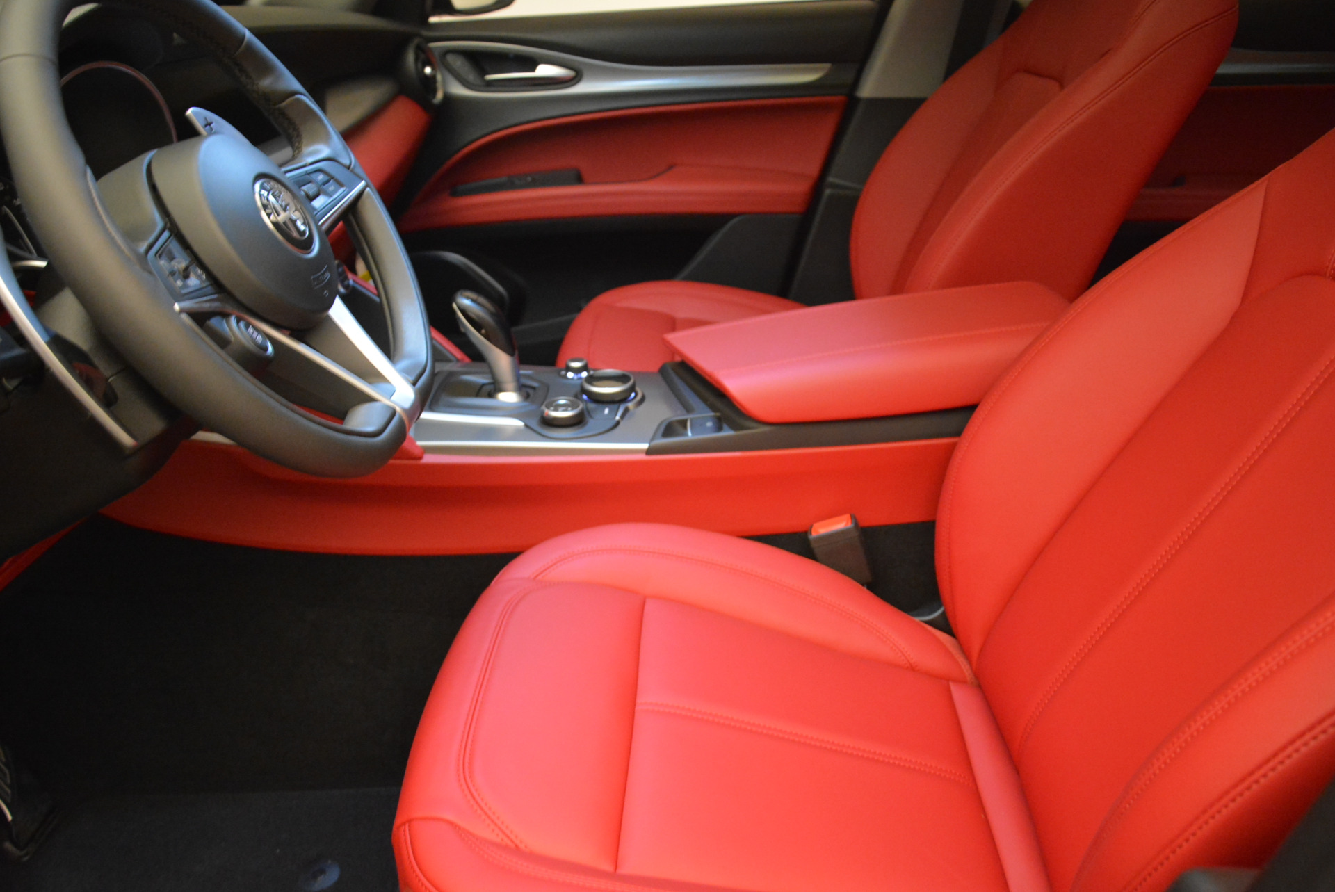 New-2018-Alfa-Romeo-Stelvio-Sport-Q4