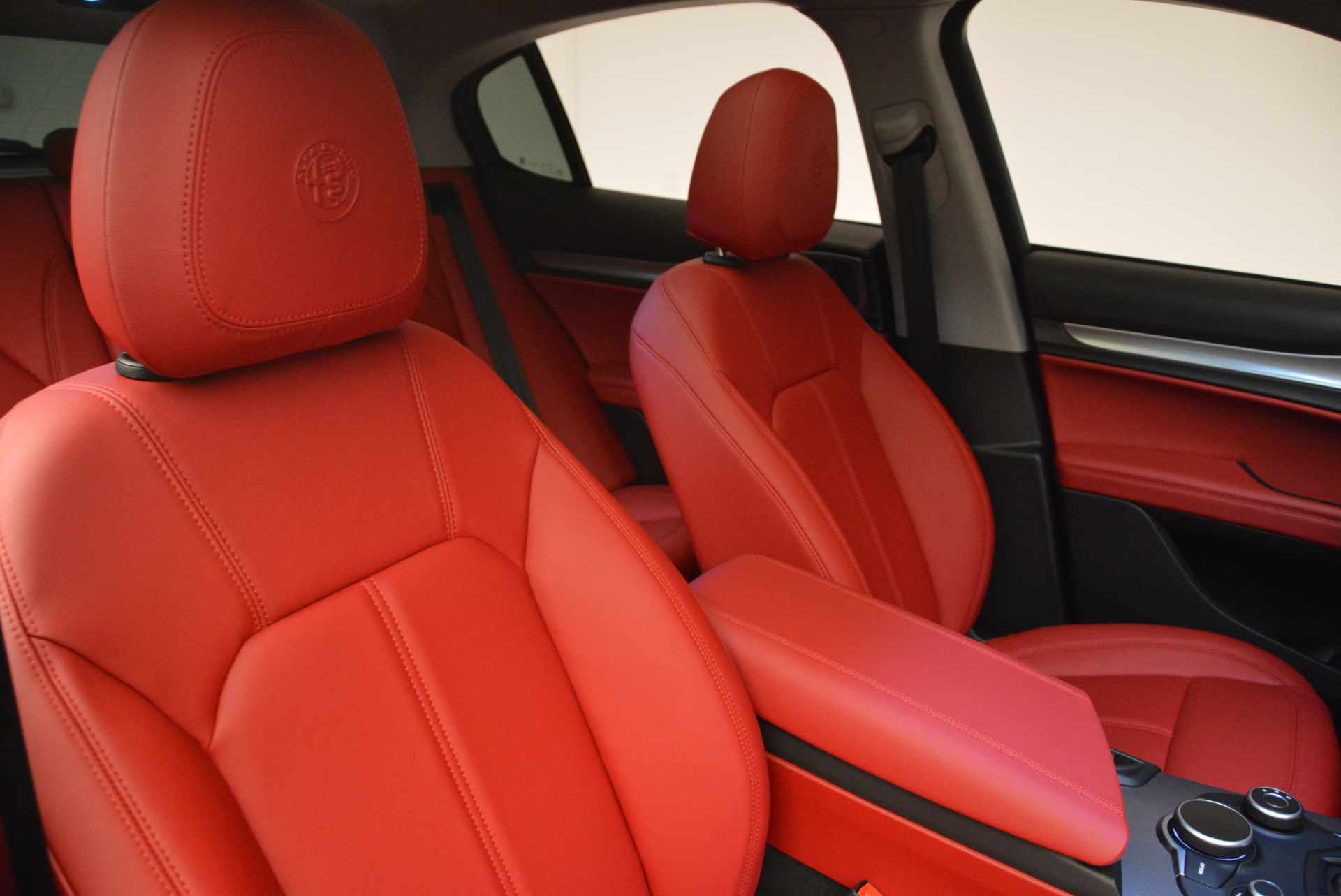 New-2018-Alfa-Romeo-Stelvio-Sport-Q4