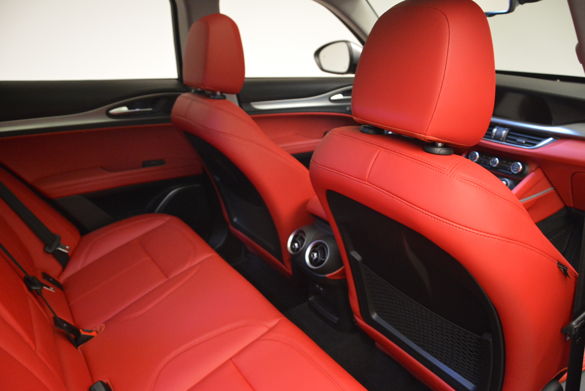 New-2018-Alfa-Romeo-Stelvio-Sport-Q4