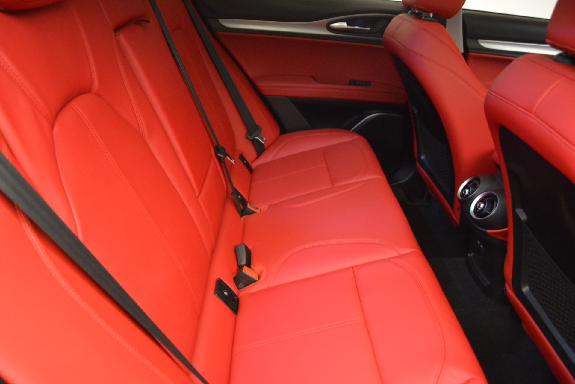 New-2018-Alfa-Romeo-Stelvio-Sport-Q4