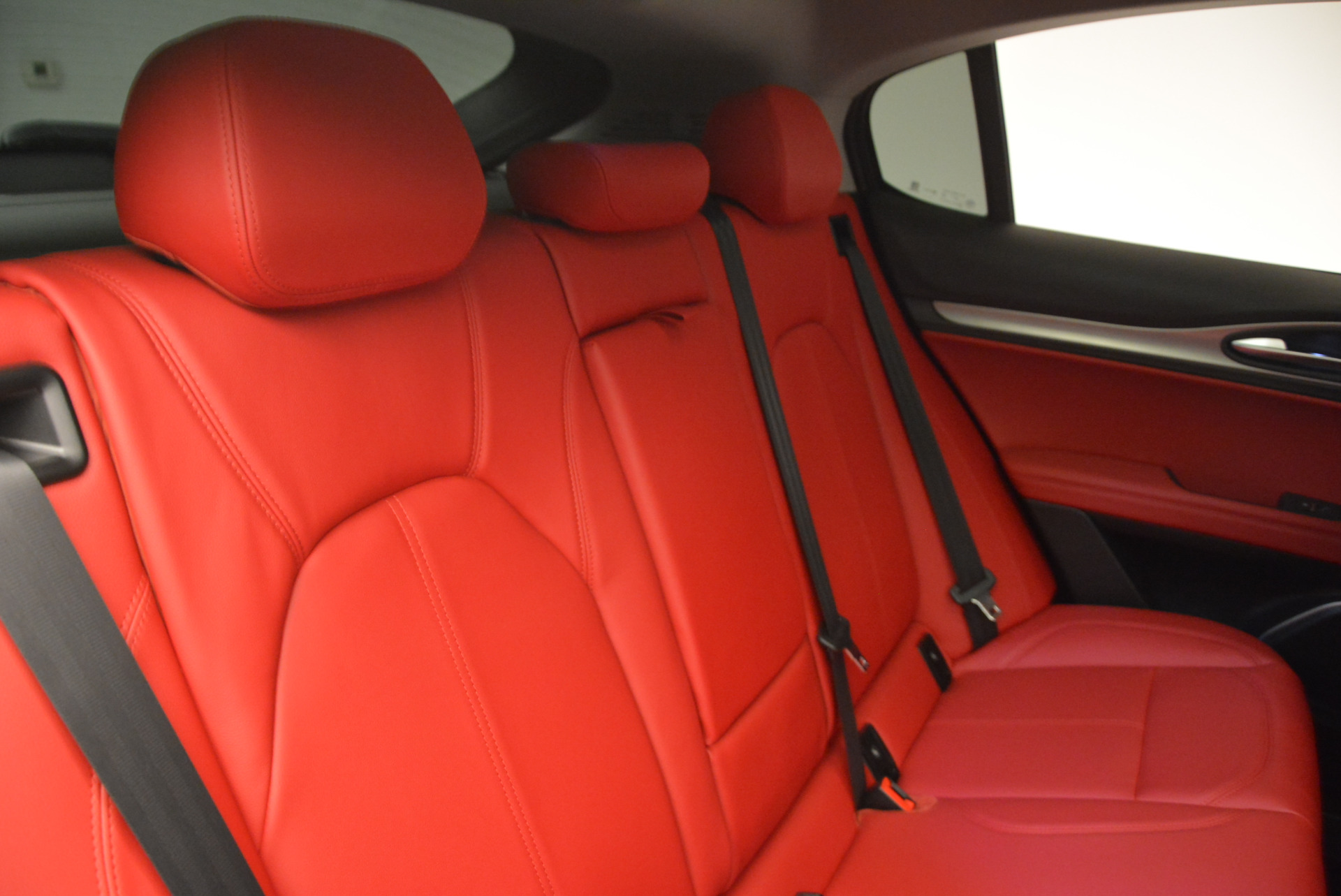 New-2018-Alfa-Romeo-Stelvio-Sport-Q4