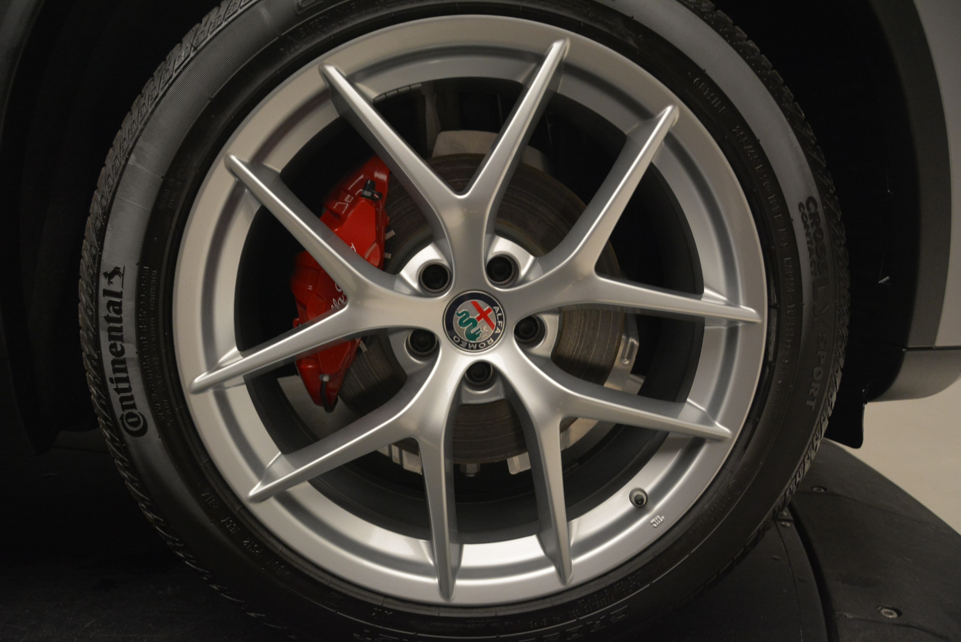 New-2018-Alfa-Romeo-Stelvio-Sport-Q4