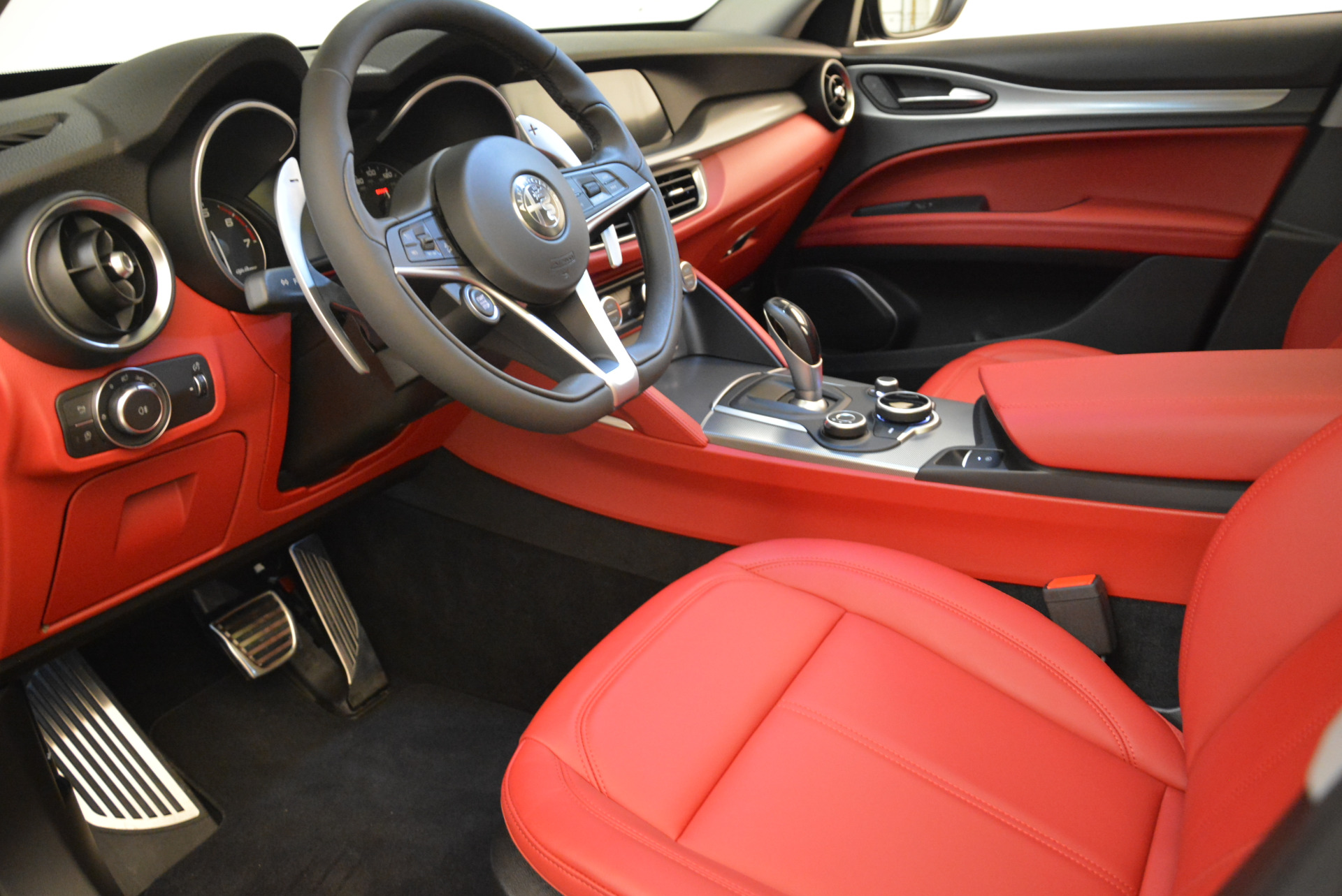 New-2018-Alfa-Romeo-Stelvio-Sport-Q4