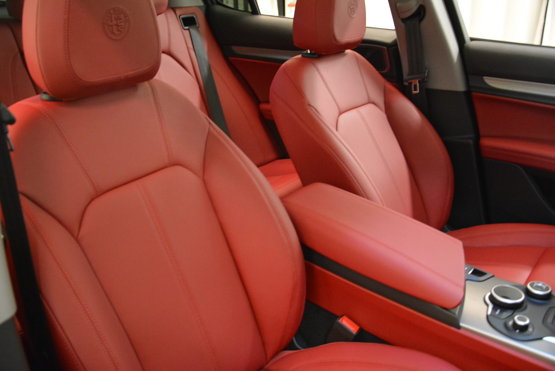 New-2018-Alfa-Romeo-Stelvio-Sport-Q4