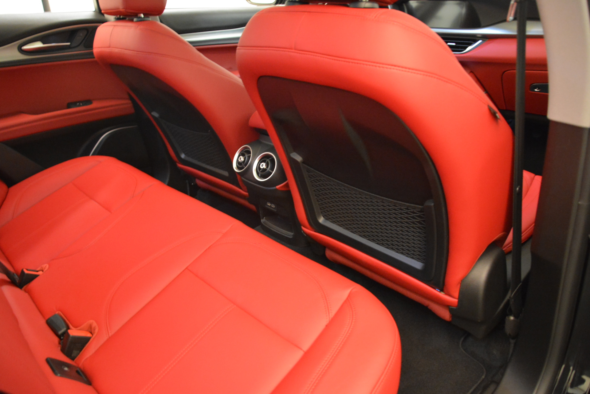 New-2018-Alfa-Romeo-Stelvio-Sport-Q4