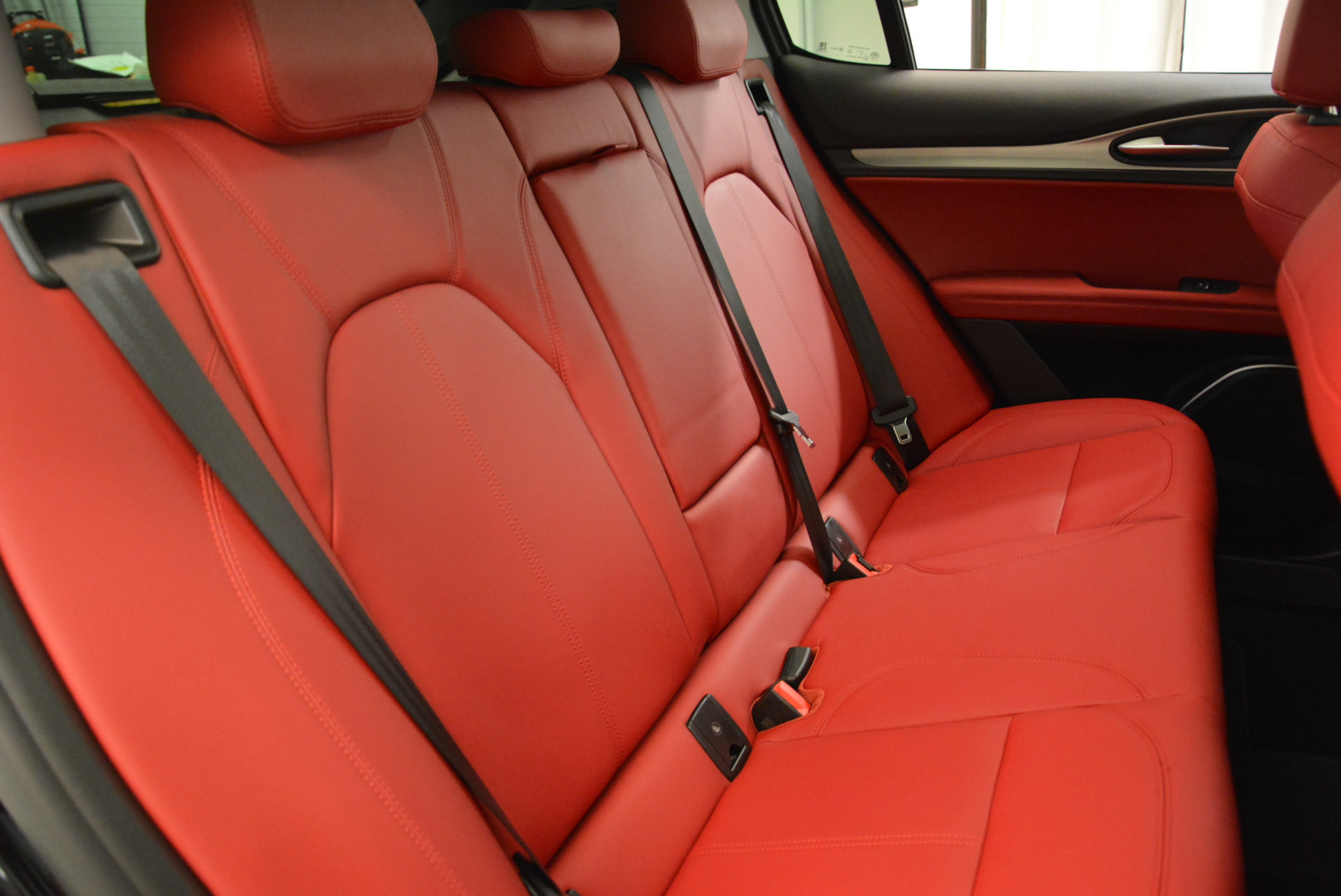 New-2018-Alfa-Romeo-Stelvio-Sport-Q4