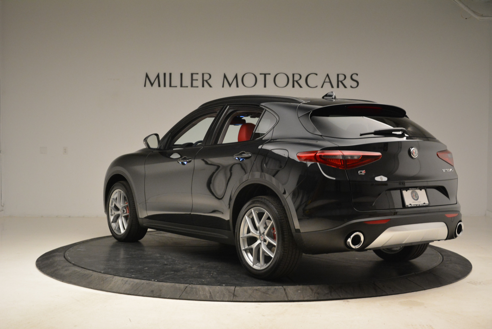 New-2018-Alfa-Romeo-Stelvio-Sport-Q4