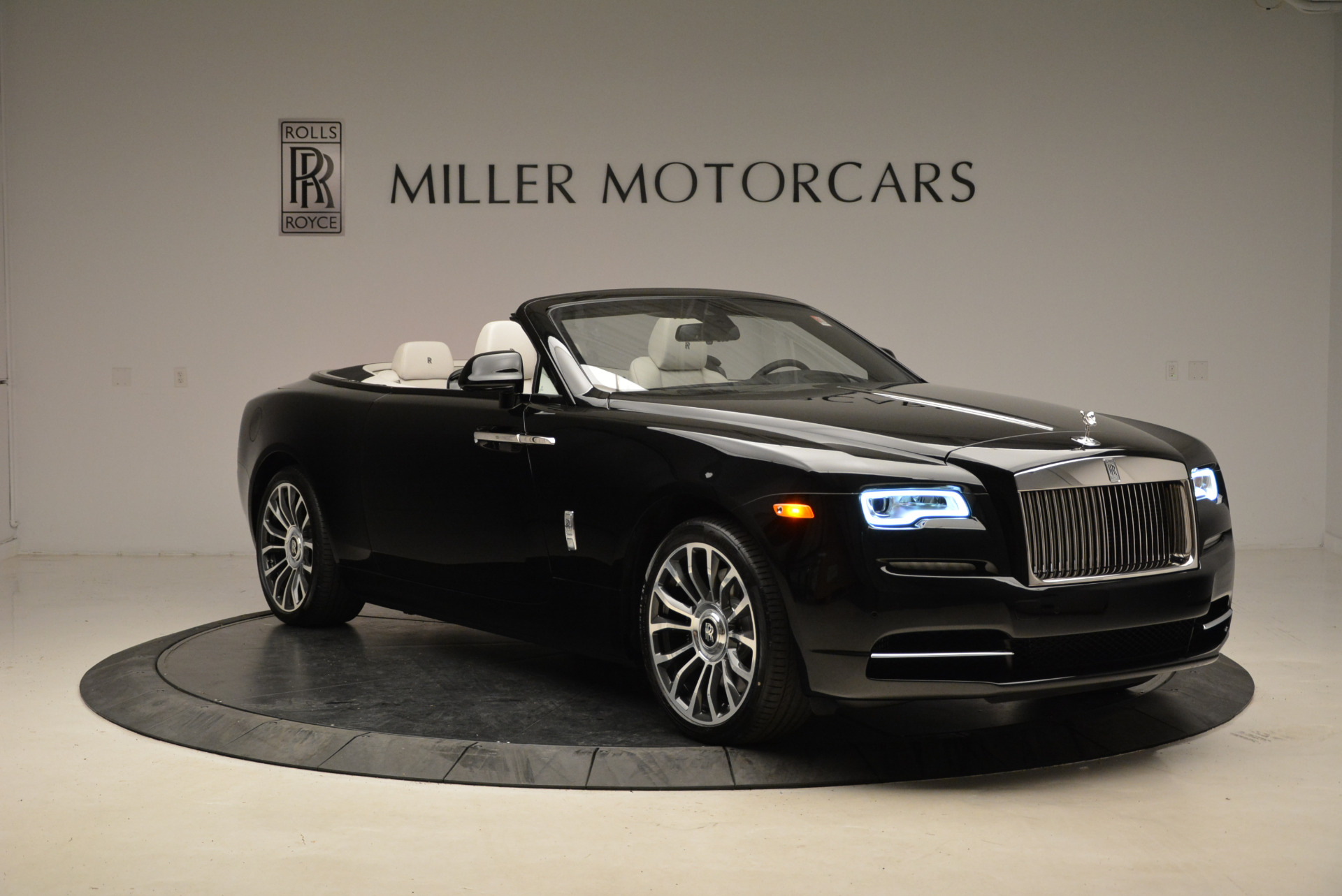 New-2018-Rolls-Royce-Dawn