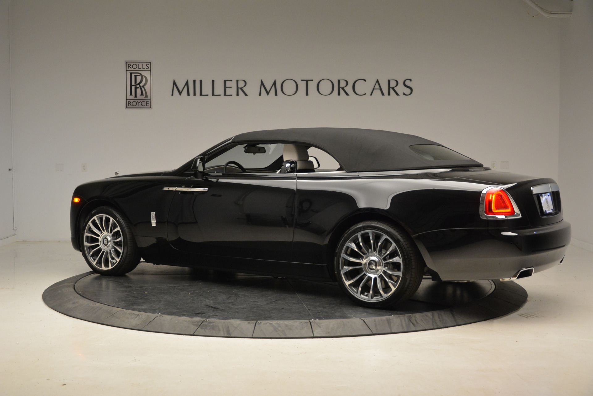 New-2018-Rolls-Royce-Dawn