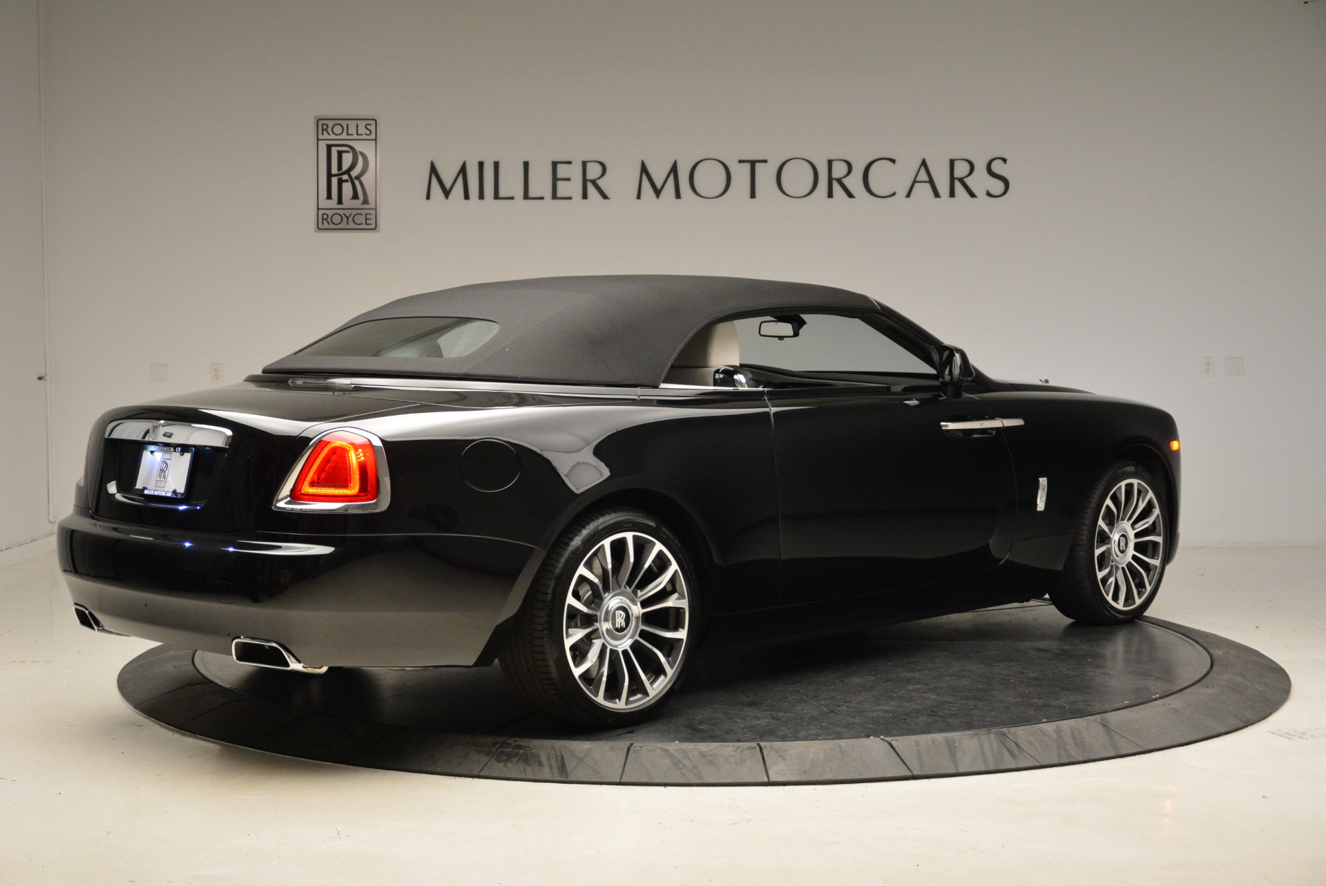 New-2018-Rolls-Royce-Dawn