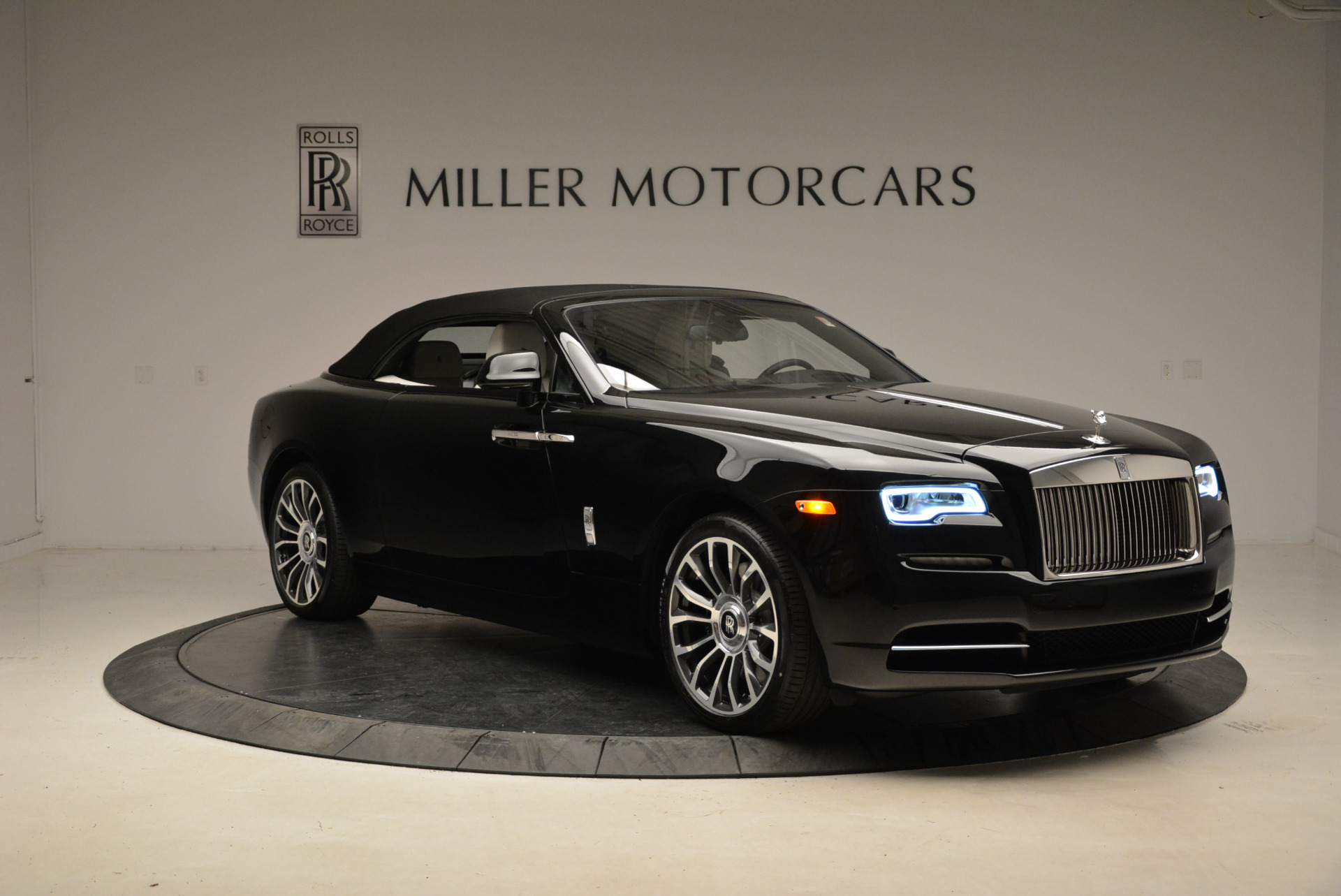 New-2018-Rolls-Royce-Dawn