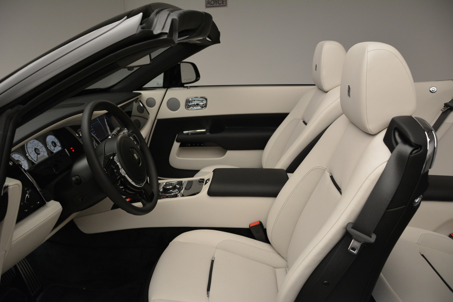 New-2018-Rolls-Royce-Dawn