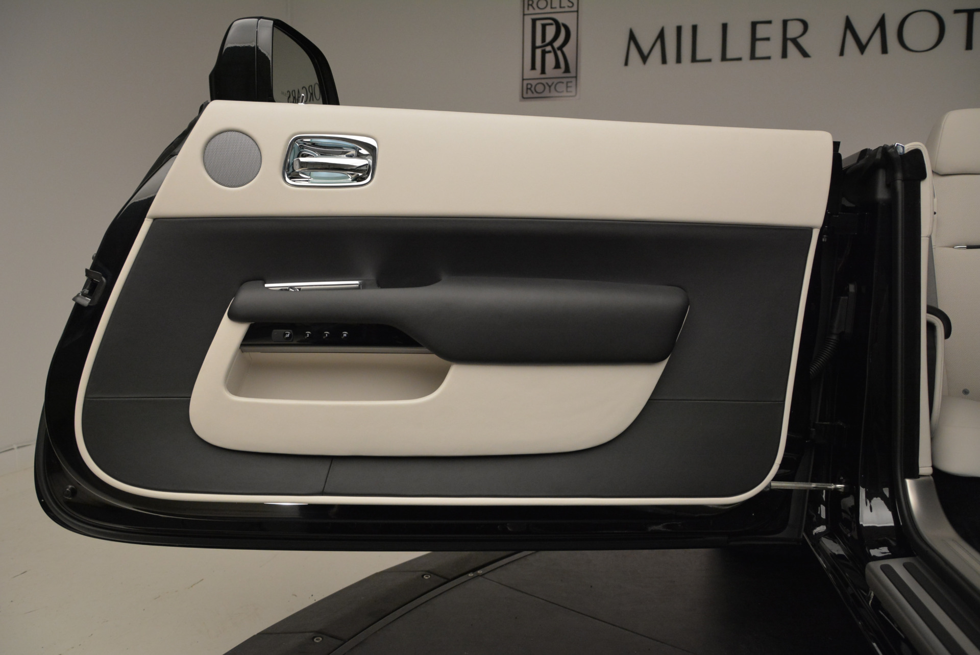 New-2018-Rolls-Royce-Dawn