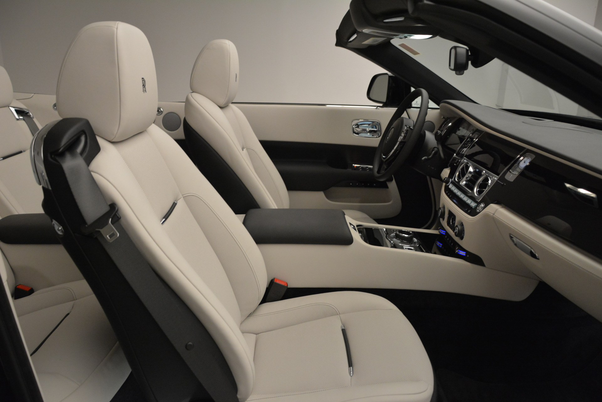 New-2018-Rolls-Royce-Dawn