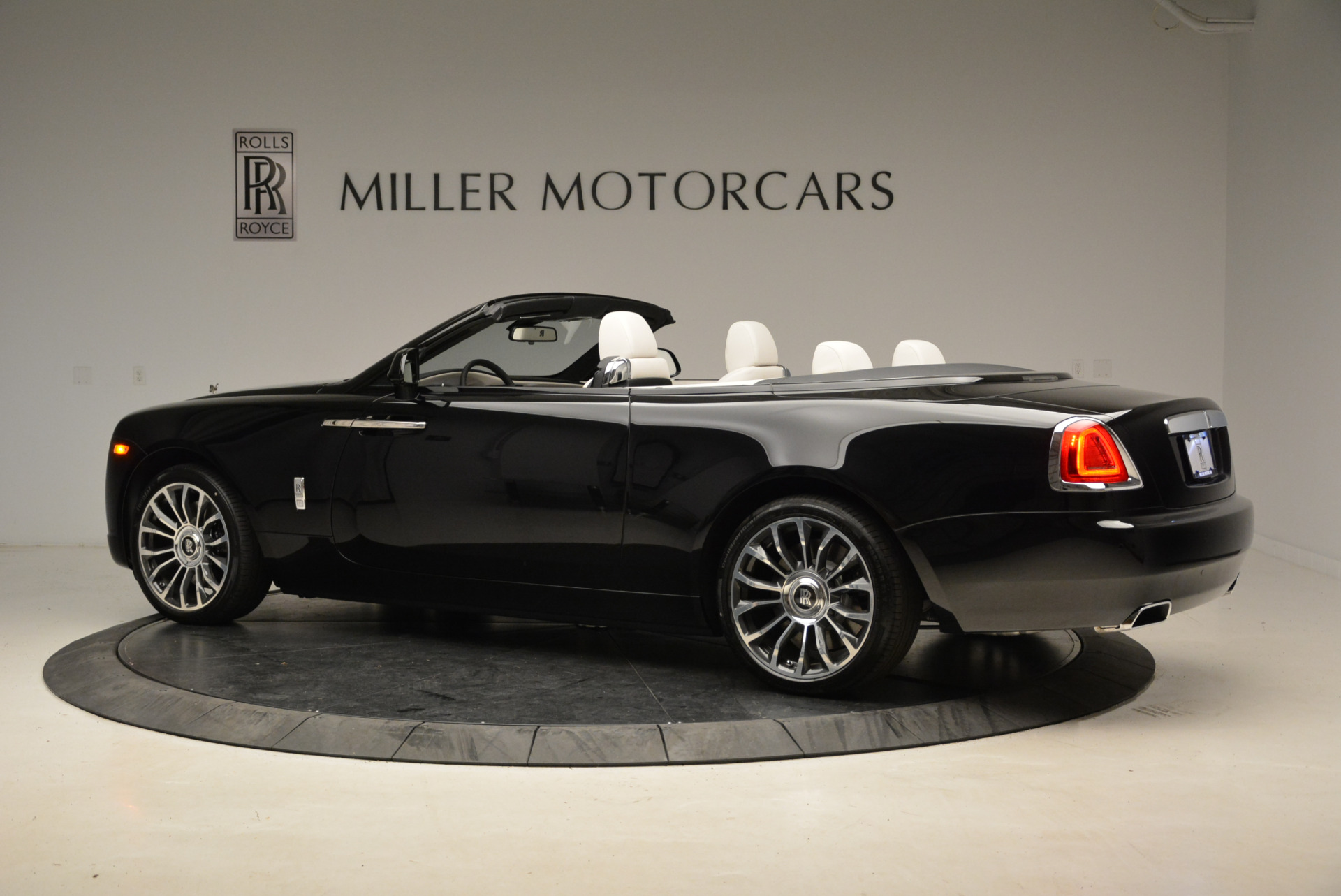 New-2018-Rolls-Royce-Dawn