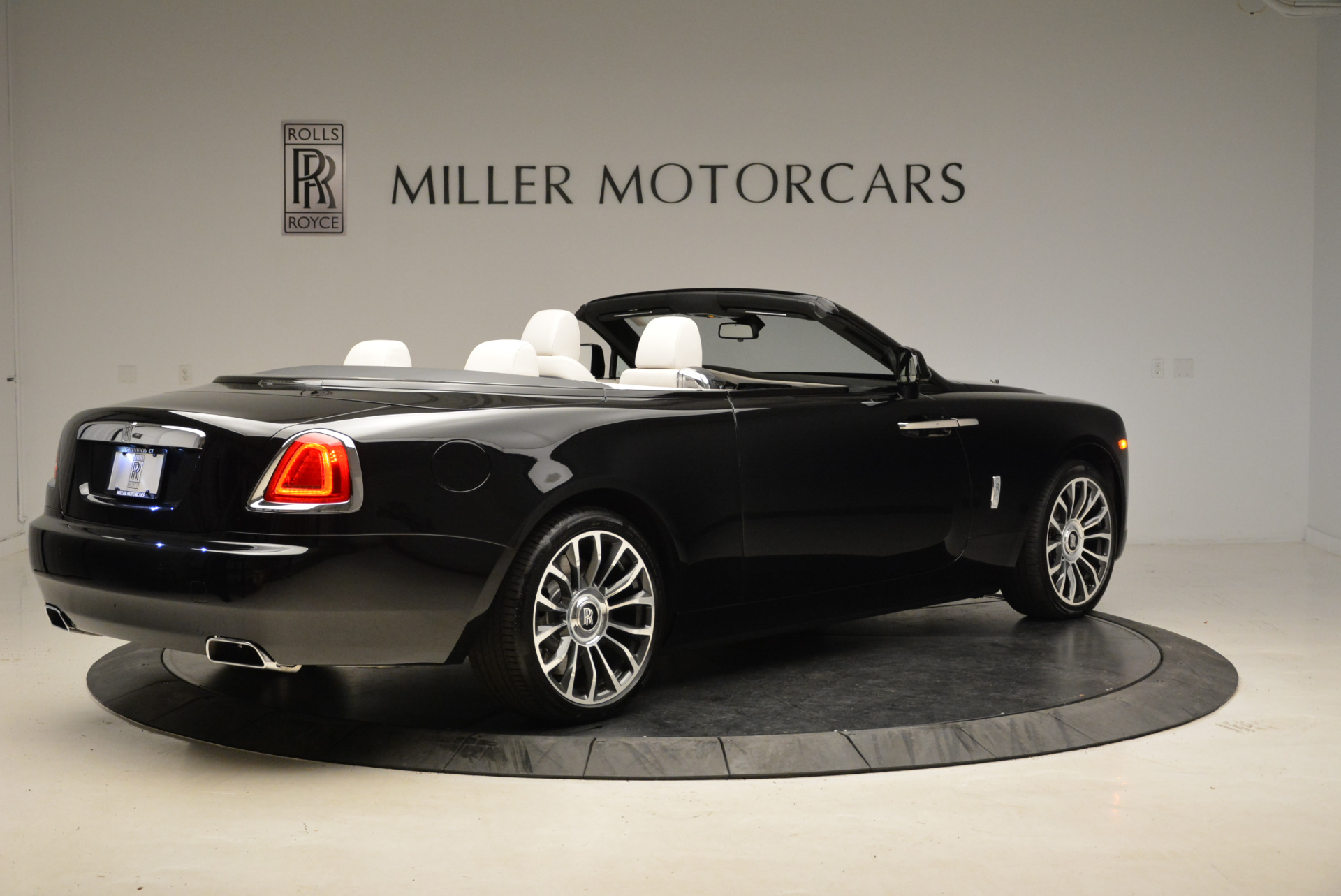 New-2018-Rolls-Royce-Dawn
