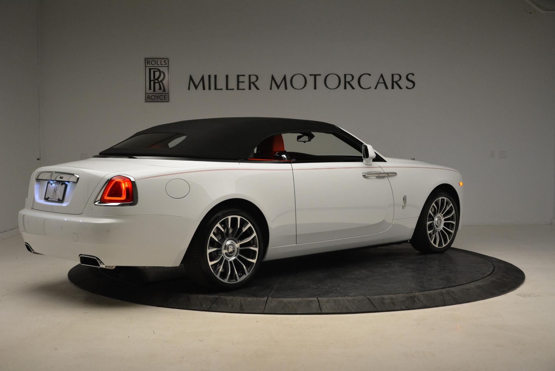 New-2018-Rolls-Royce-Dawn