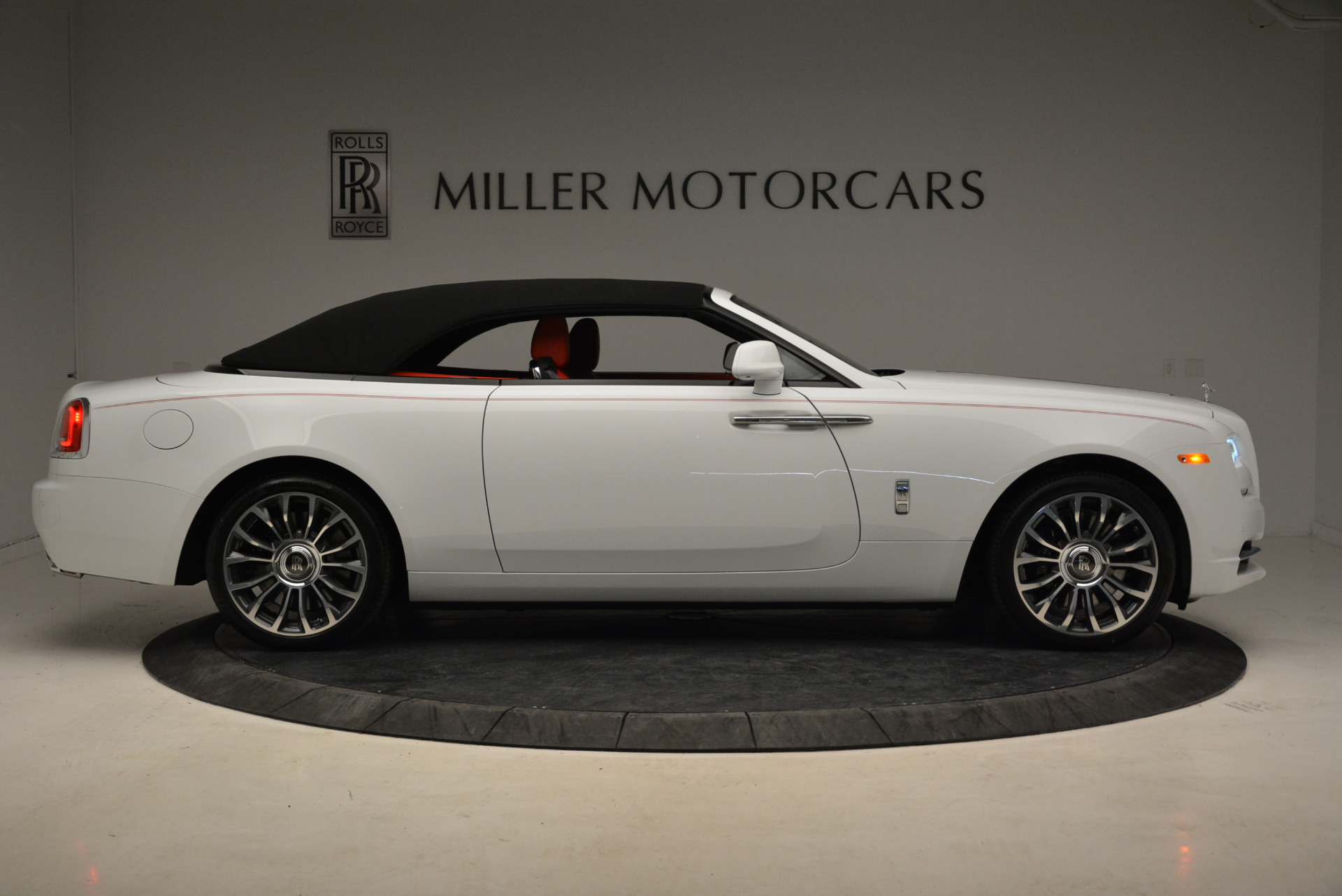 New-2018-Rolls-Royce-Dawn