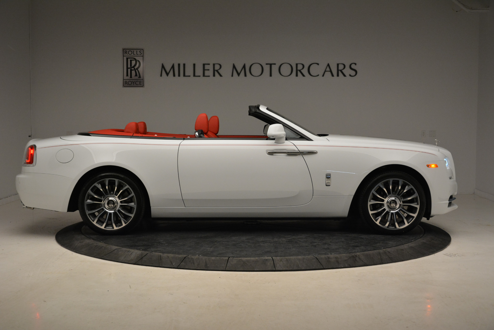 New-2018-Rolls-Royce-Dawn