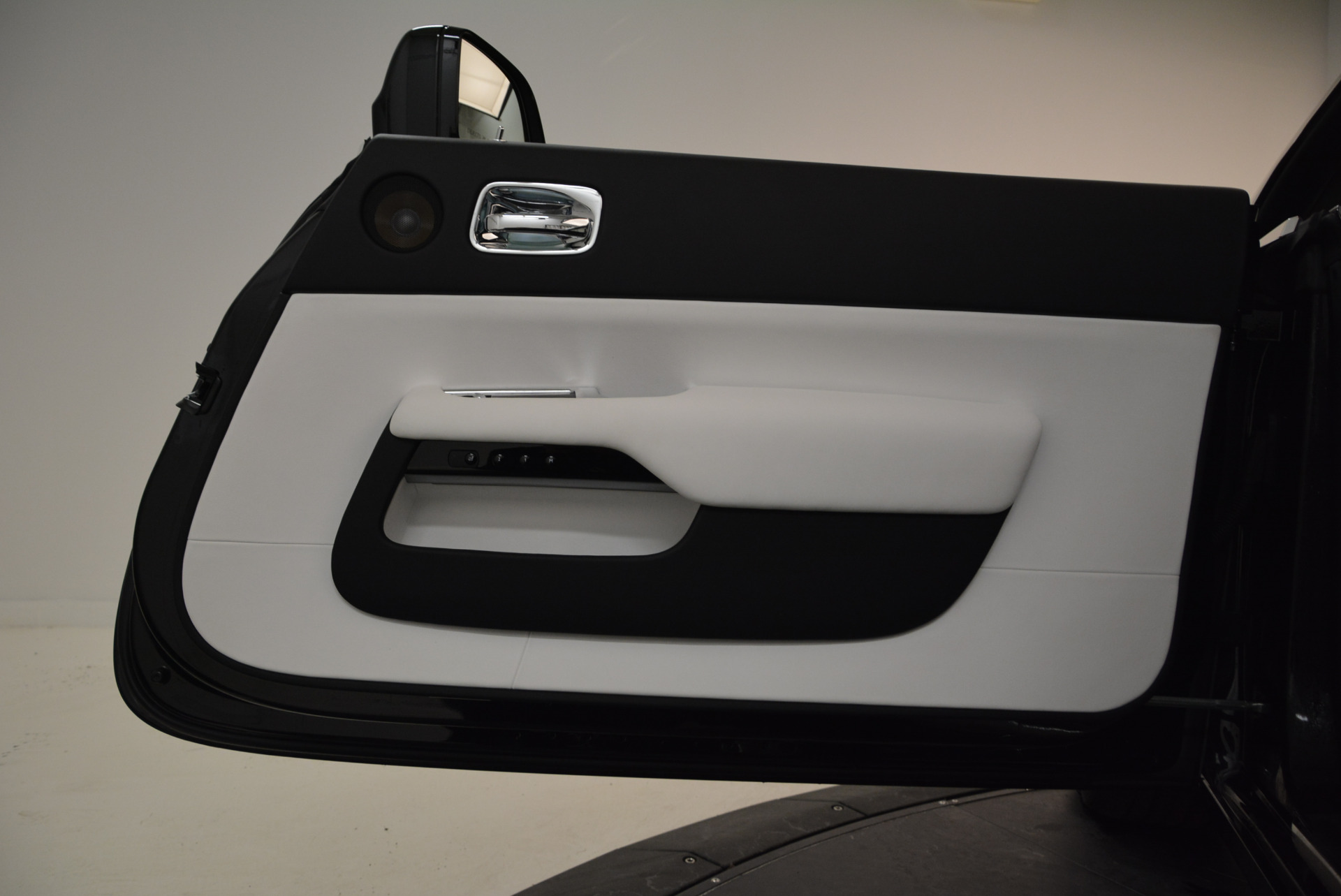 Used-2017-Rolls-Royce-Wraith-Black-Badge