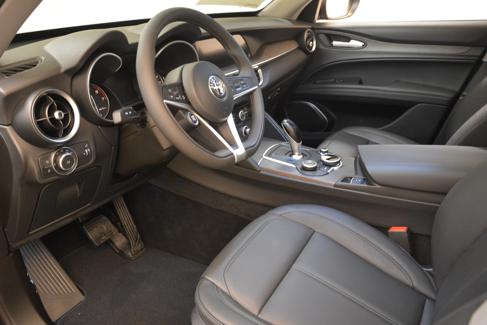 New-2018-Alfa-Romeo-Stelvio-Ti-Q4