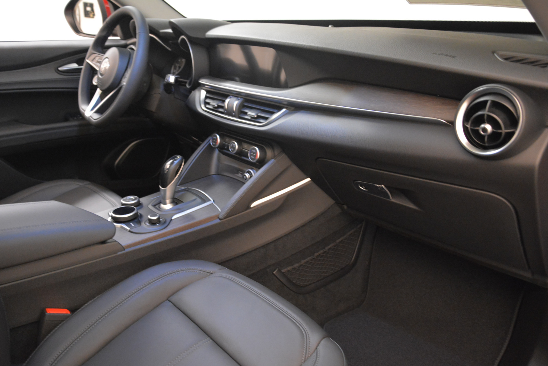 New-2018-Alfa-Romeo-Stelvio-Ti-Q4