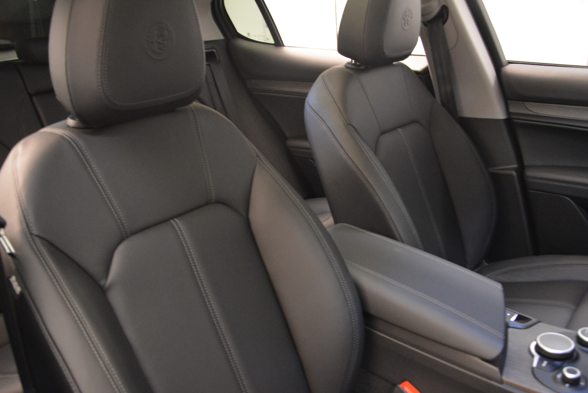 New-2018-Alfa-Romeo-Stelvio-Ti-Q4