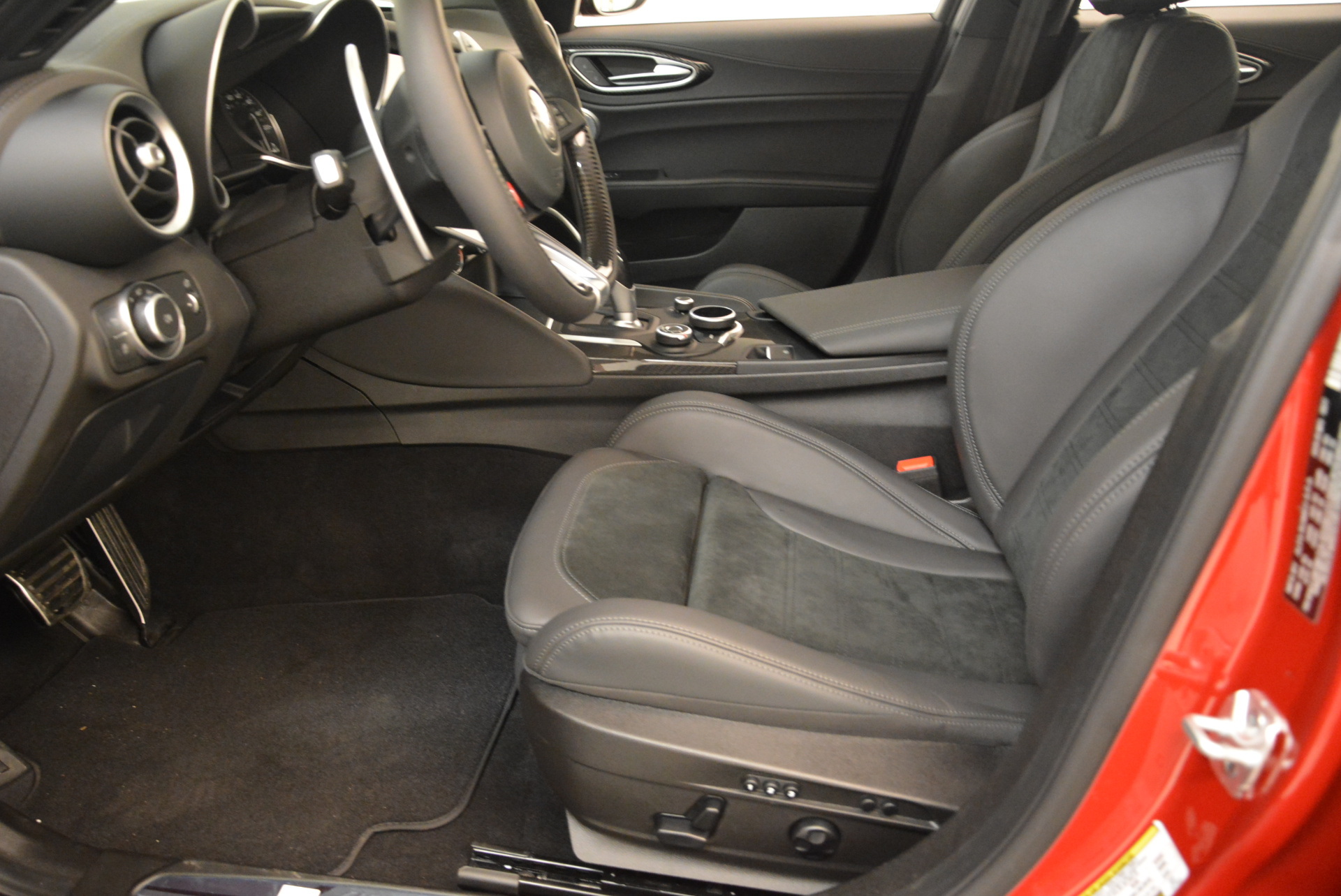 New-2018-Alfa-Romeo-Giulia-Quadrifoglio