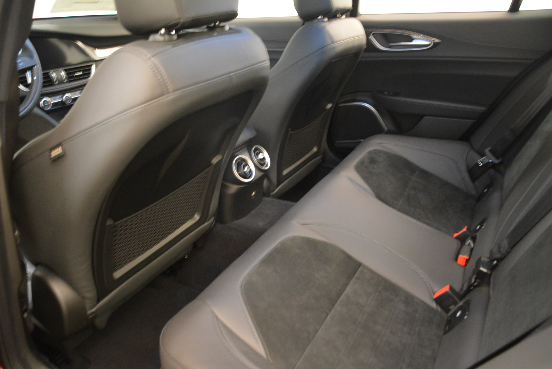 New-2018-Alfa-Romeo-Giulia-Quadrifoglio