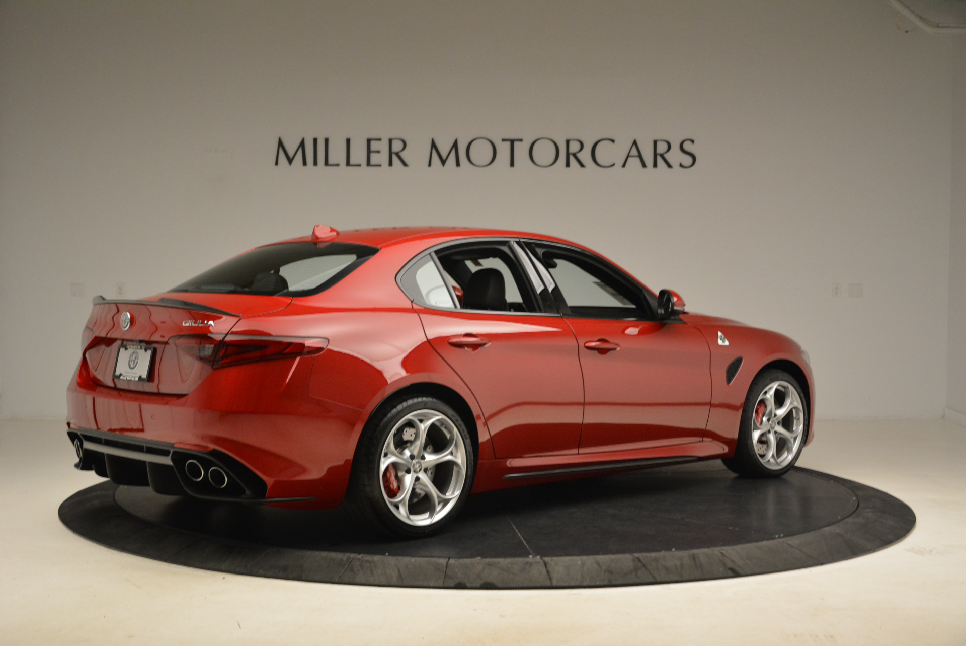 New-2018-Alfa-Romeo-Giulia-Quadrifoglio