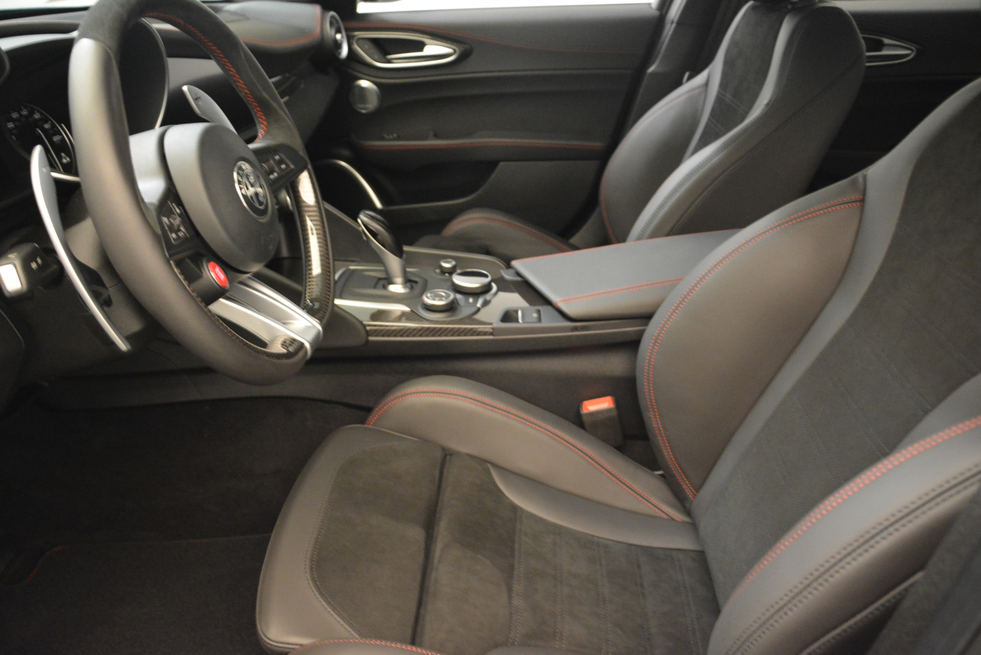 New-2018-Alfa-Romeo-Giulia-Quadrifoglio