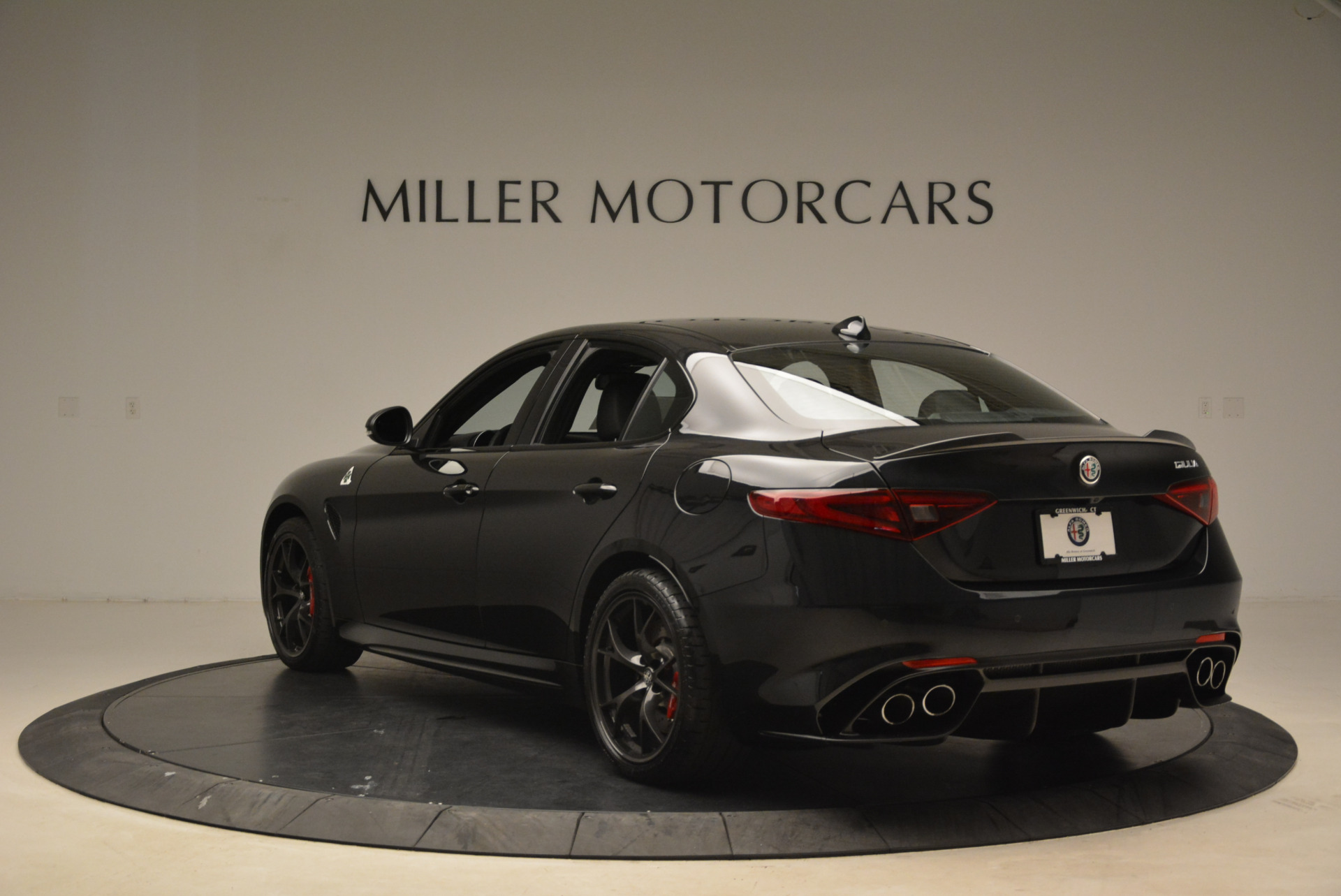 New-2018-Alfa-Romeo-Giulia-Quadrifoglio