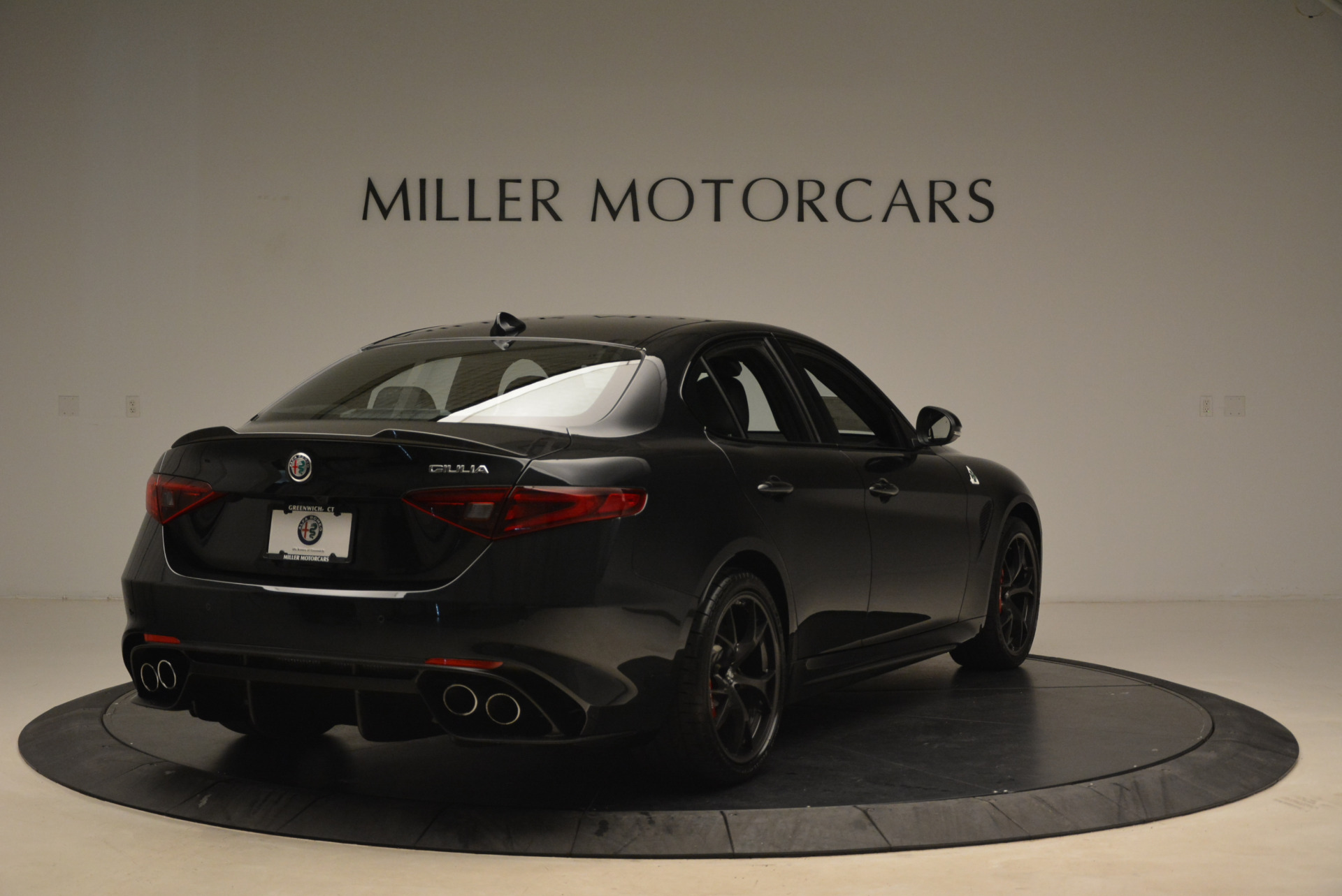 New-2018-Alfa-Romeo-Giulia-Quadrifoglio
