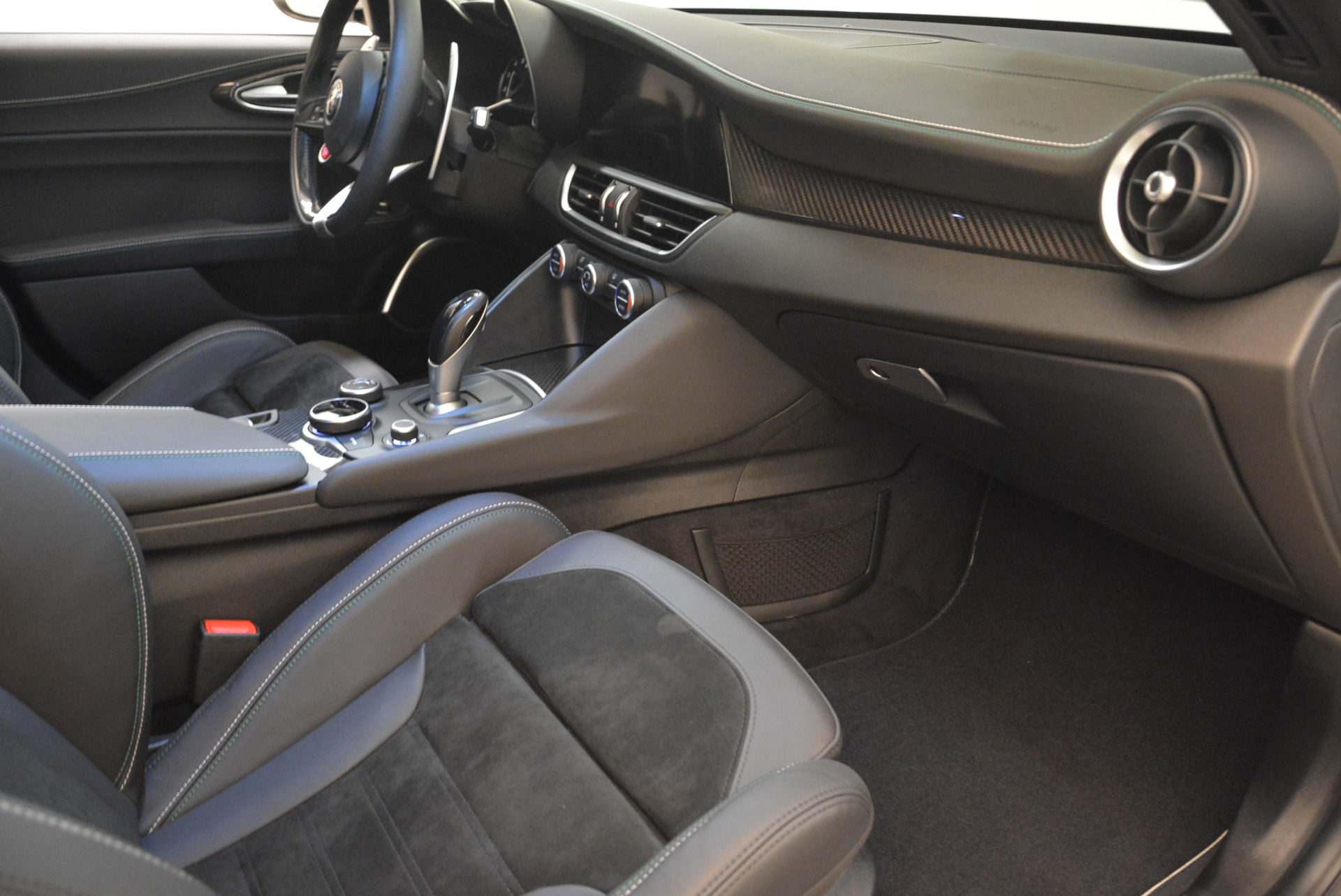 New-2018-Alfa-Romeo-Giulia-Quadrifoglio