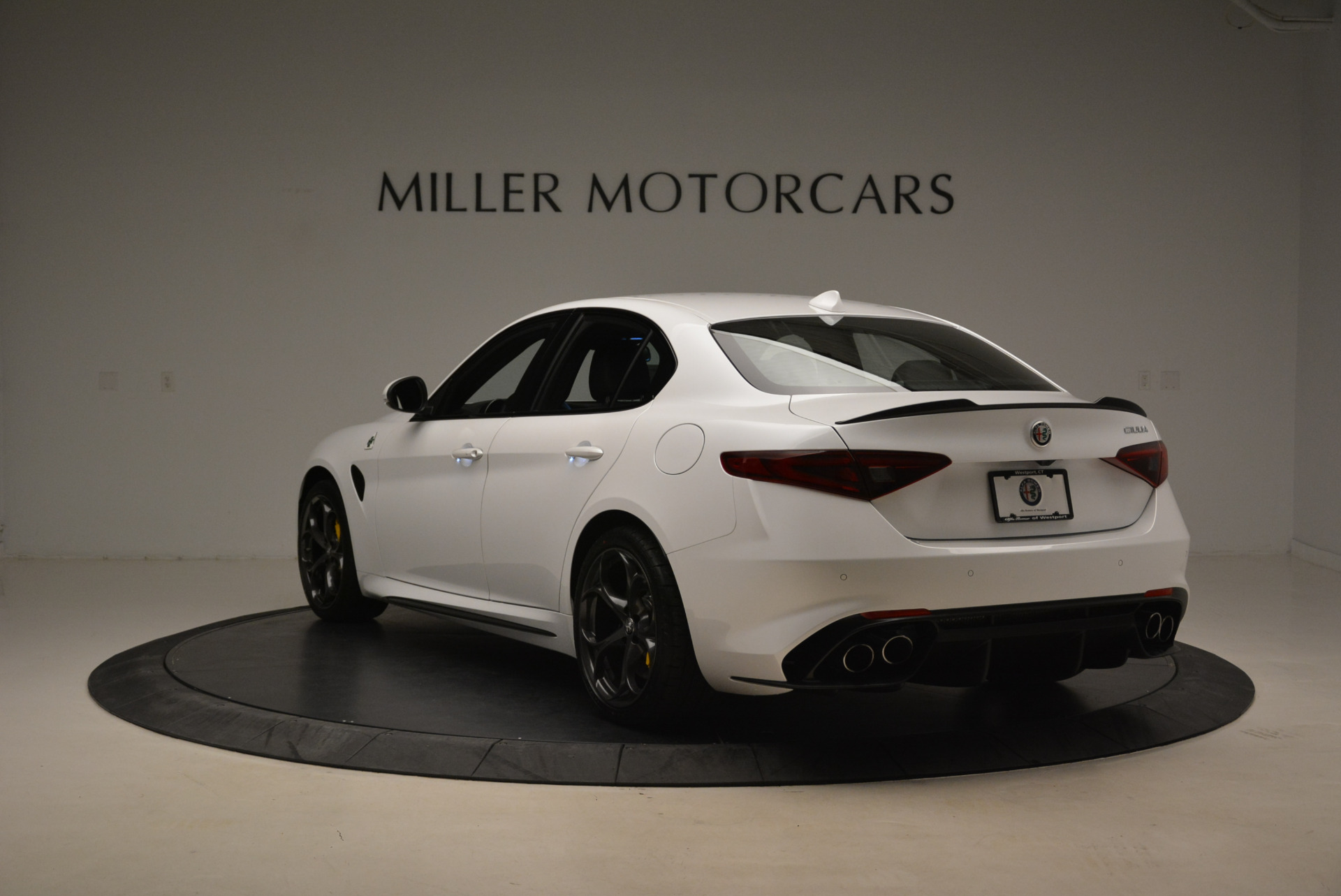 New-2018-Alfa-Romeo-Giulia-Quadrifoglio