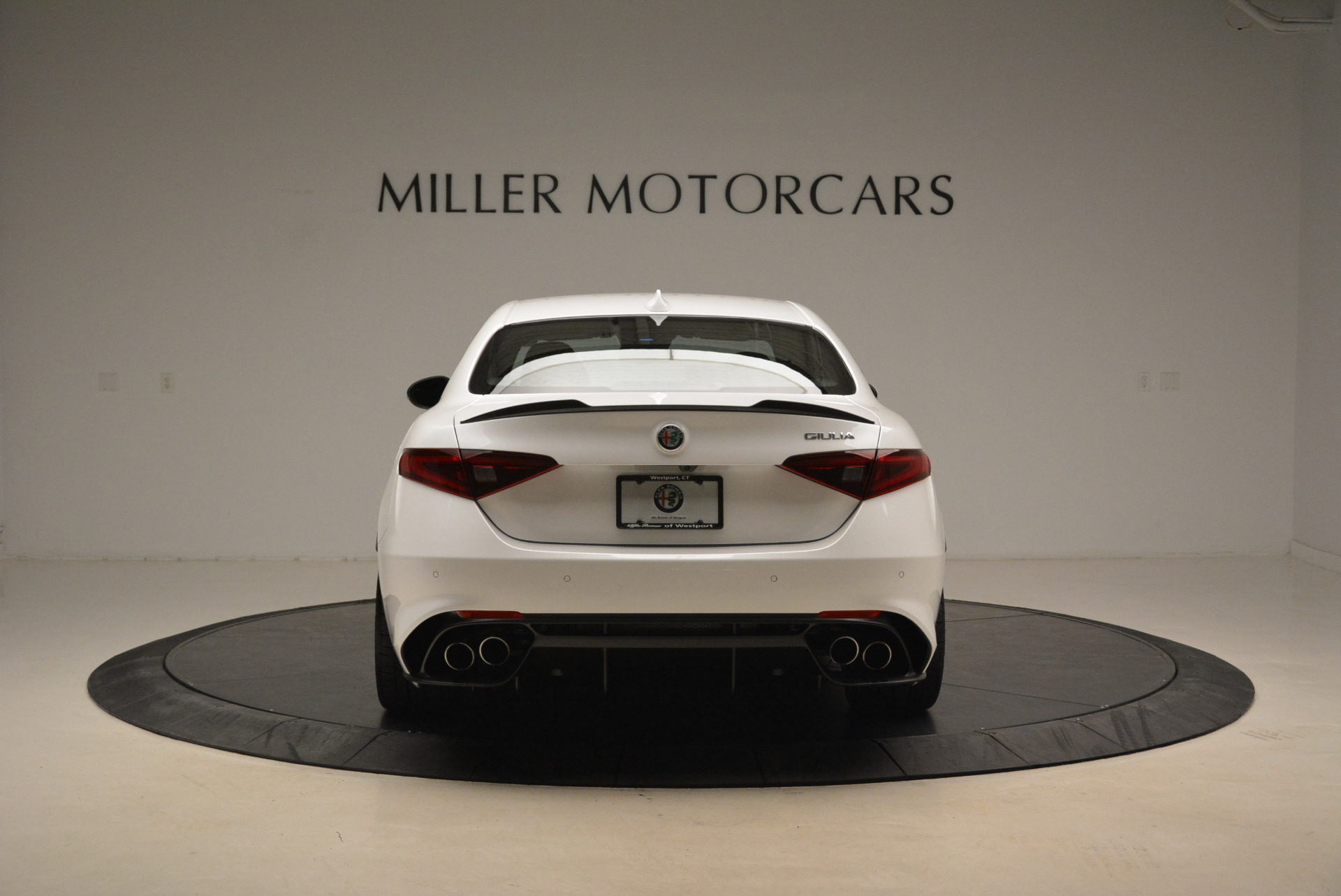 New-2018-Alfa-Romeo-Giulia-Quadrifoglio