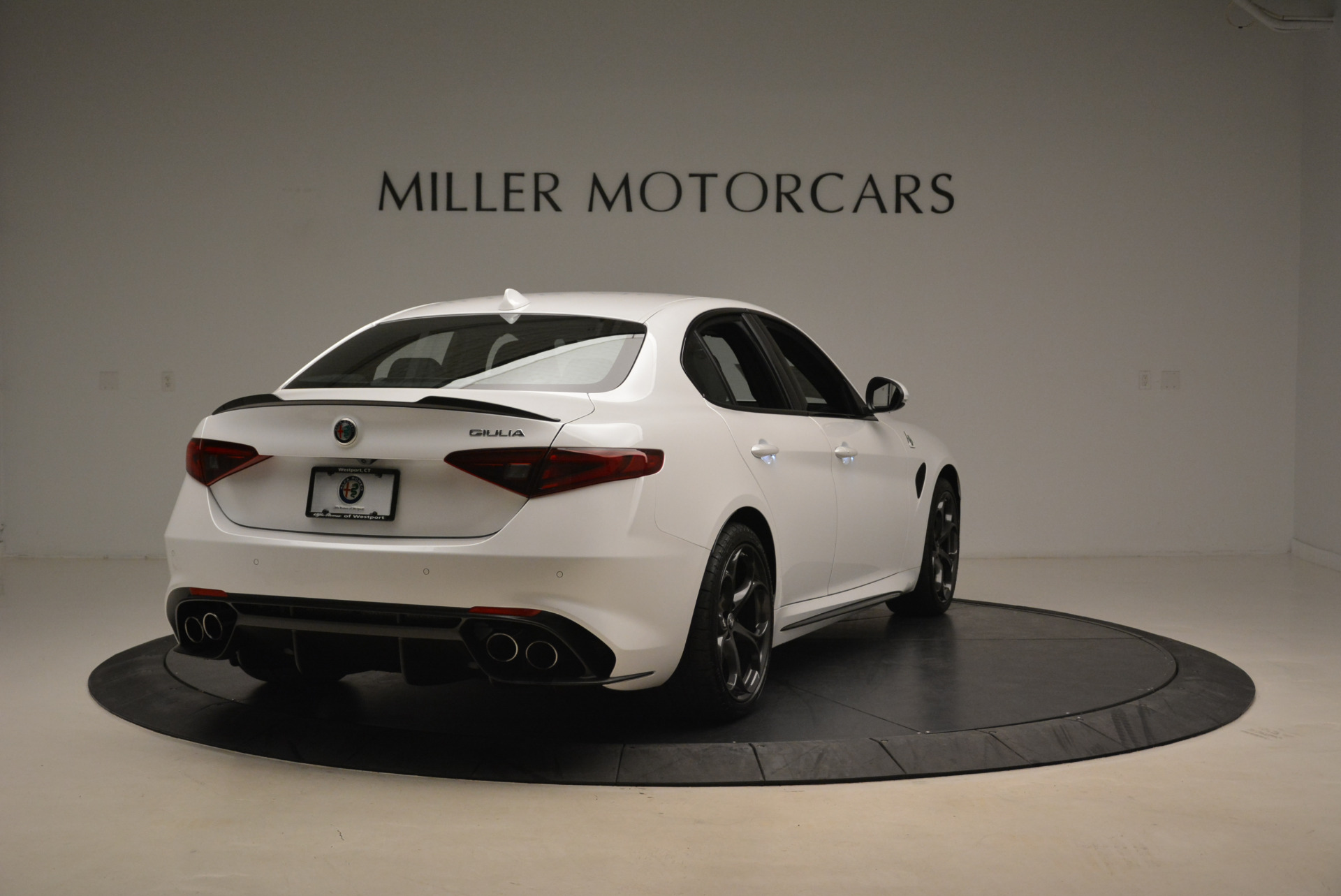 New-2018-Alfa-Romeo-Giulia-Quadrifoglio