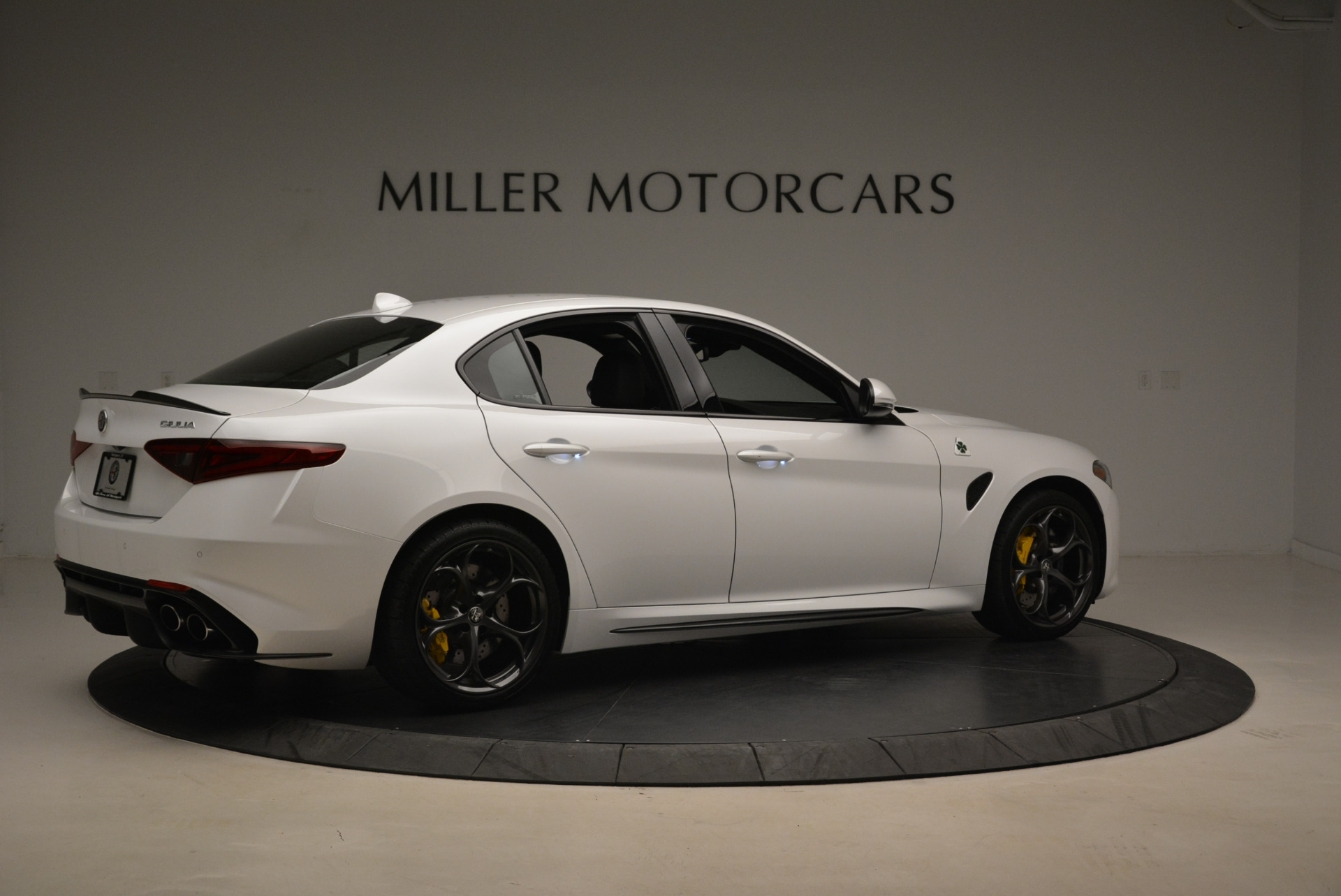 New-2018-Alfa-Romeo-Giulia-Quadrifoglio